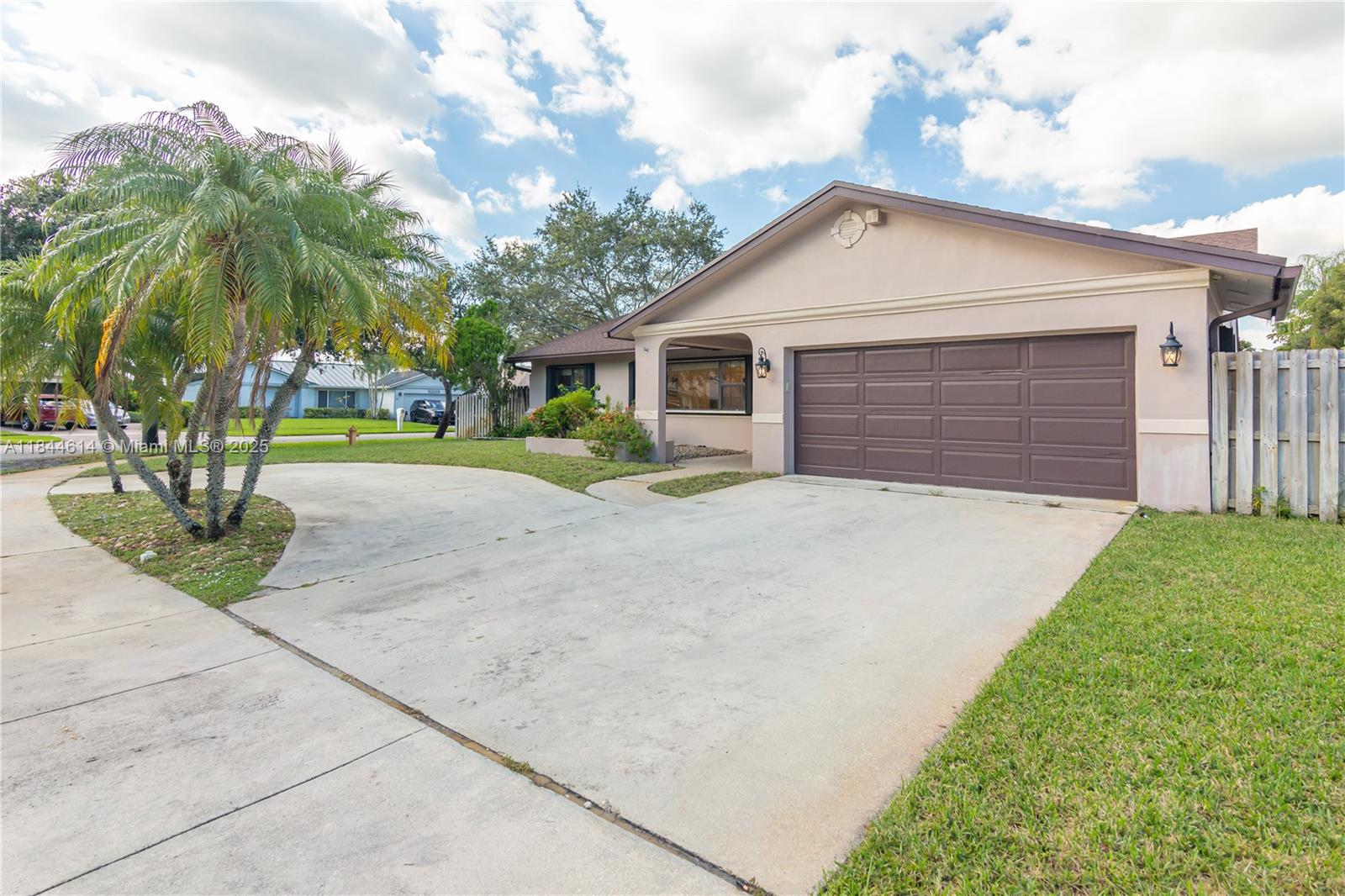 11945 SW 54th St