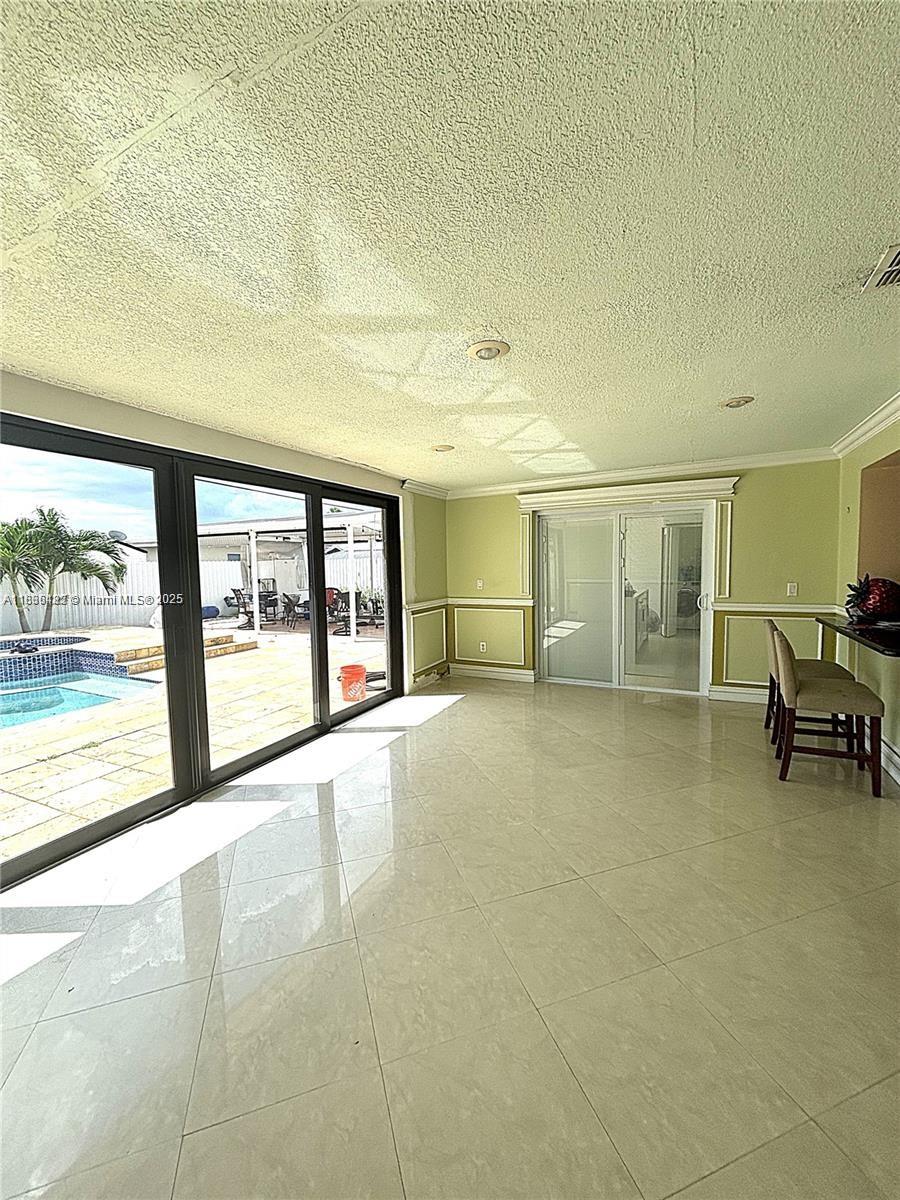 1214 W 80th St, Hialeah, FL, 33014/$750,000 4 1214 W 80th St