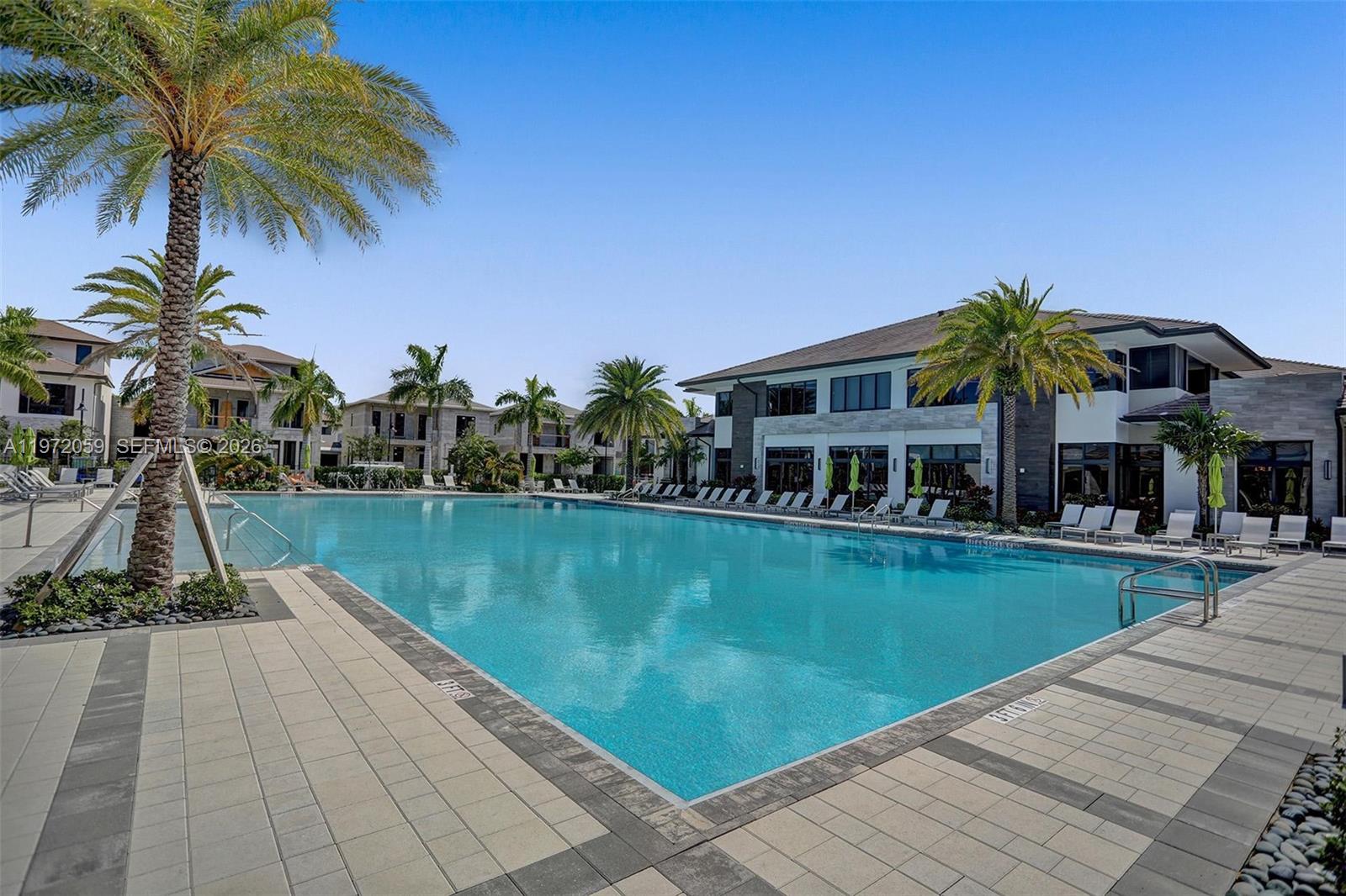 DOWNTOWN DORAL SOUTH PHAS - Residential