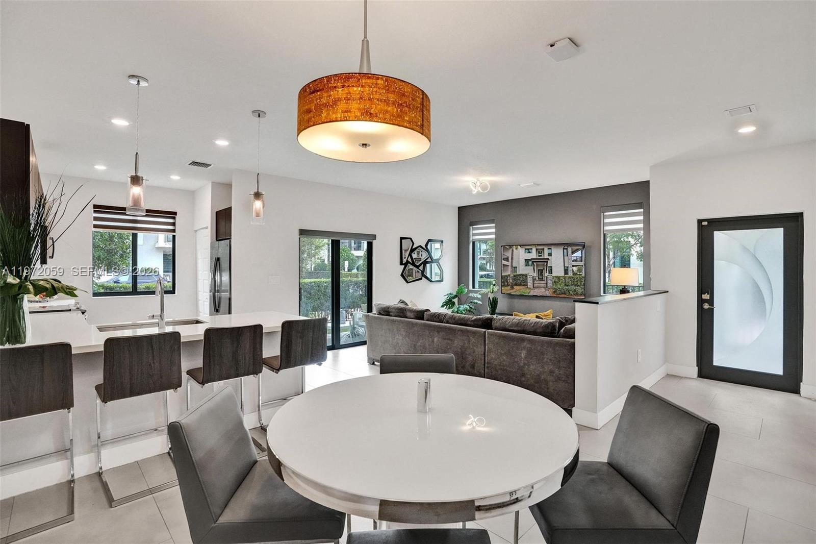 DOWNTOWN DORAL SOUTH PHAS - Residential