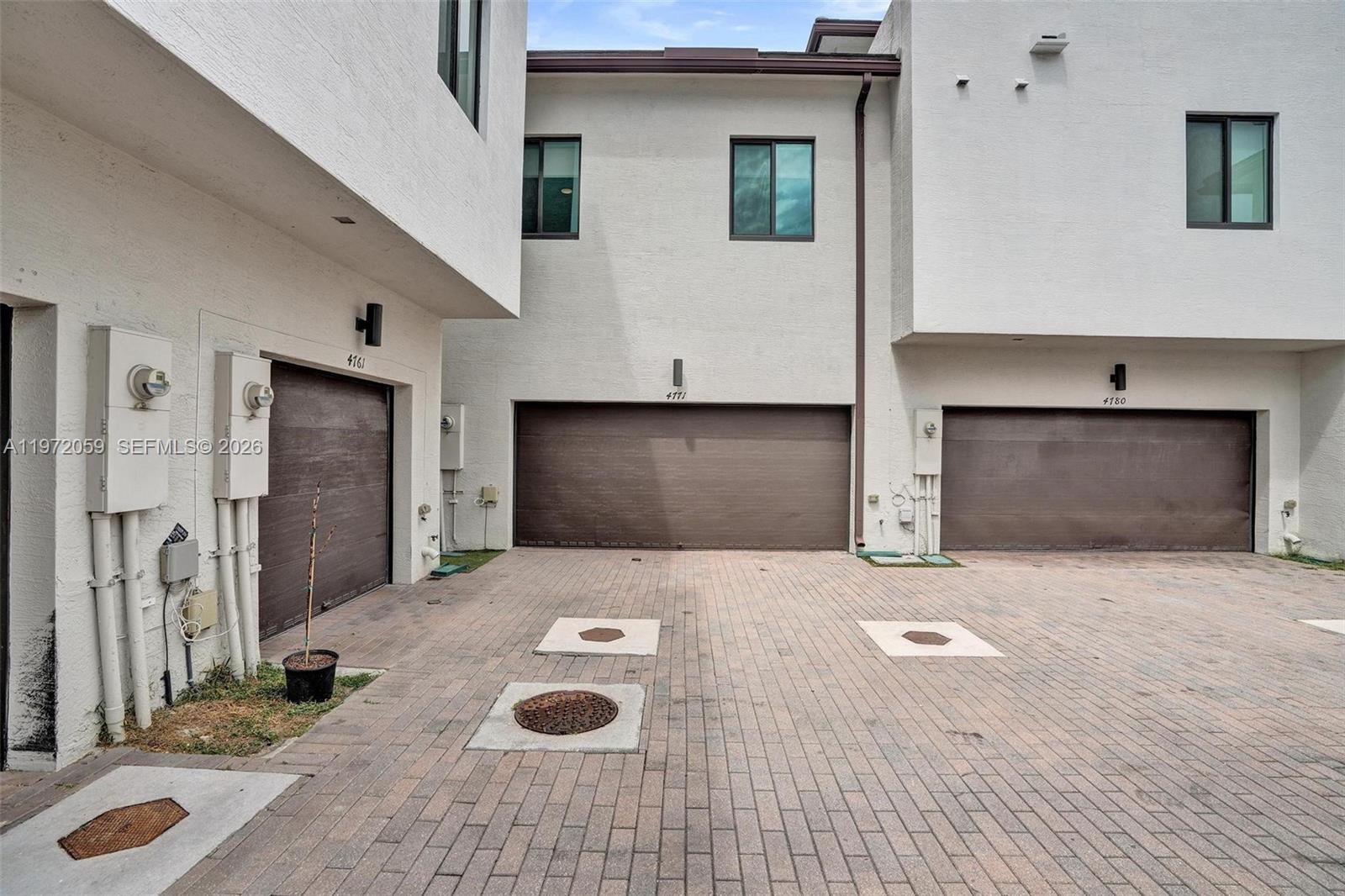 DOWNTOWN DORAL SOUTH PHAS - Residential