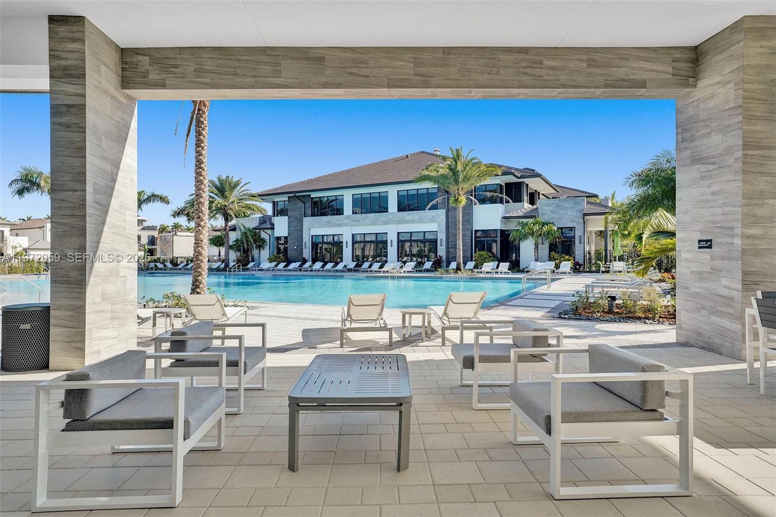 DOWNTOWN DORAL SOUTH PHAS - Residential