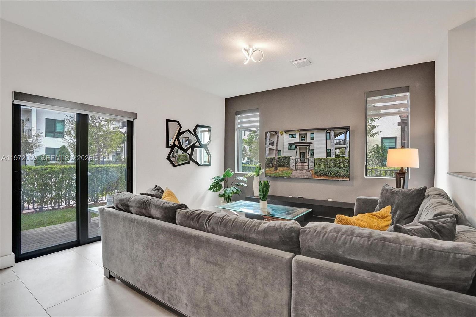 DOWNTOWN DORAL SOUTH PHAS - Residential