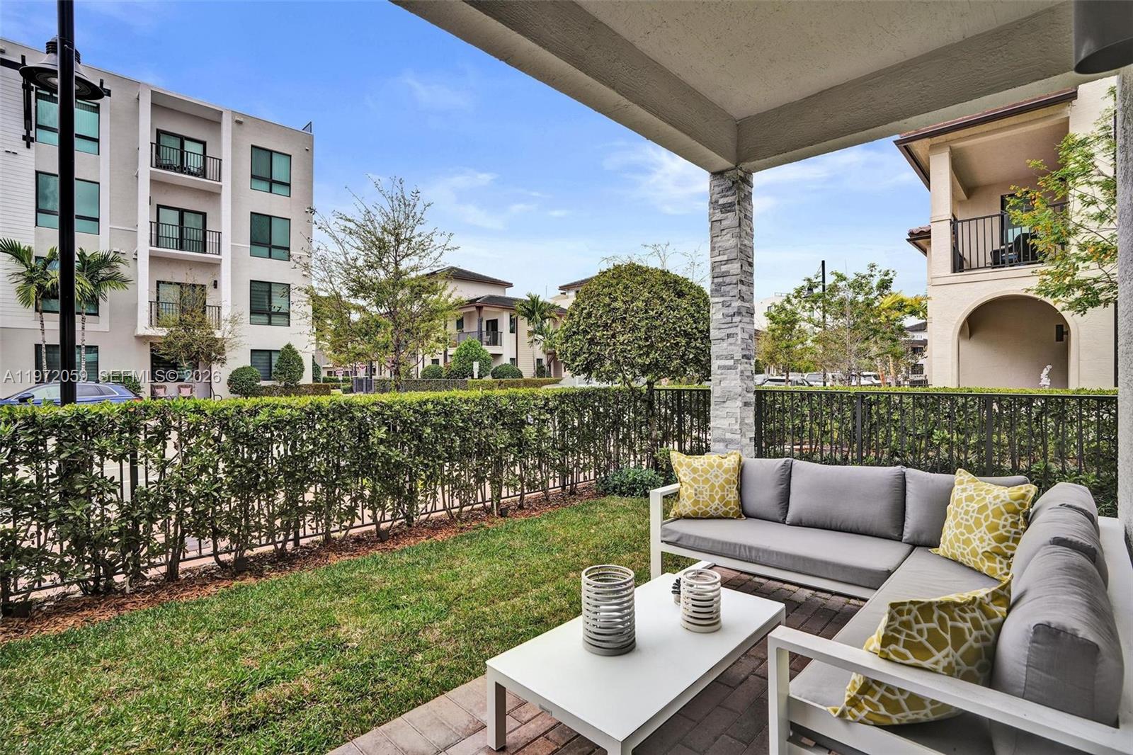 DOWNTOWN DORAL SOUTH PHAS - Residential