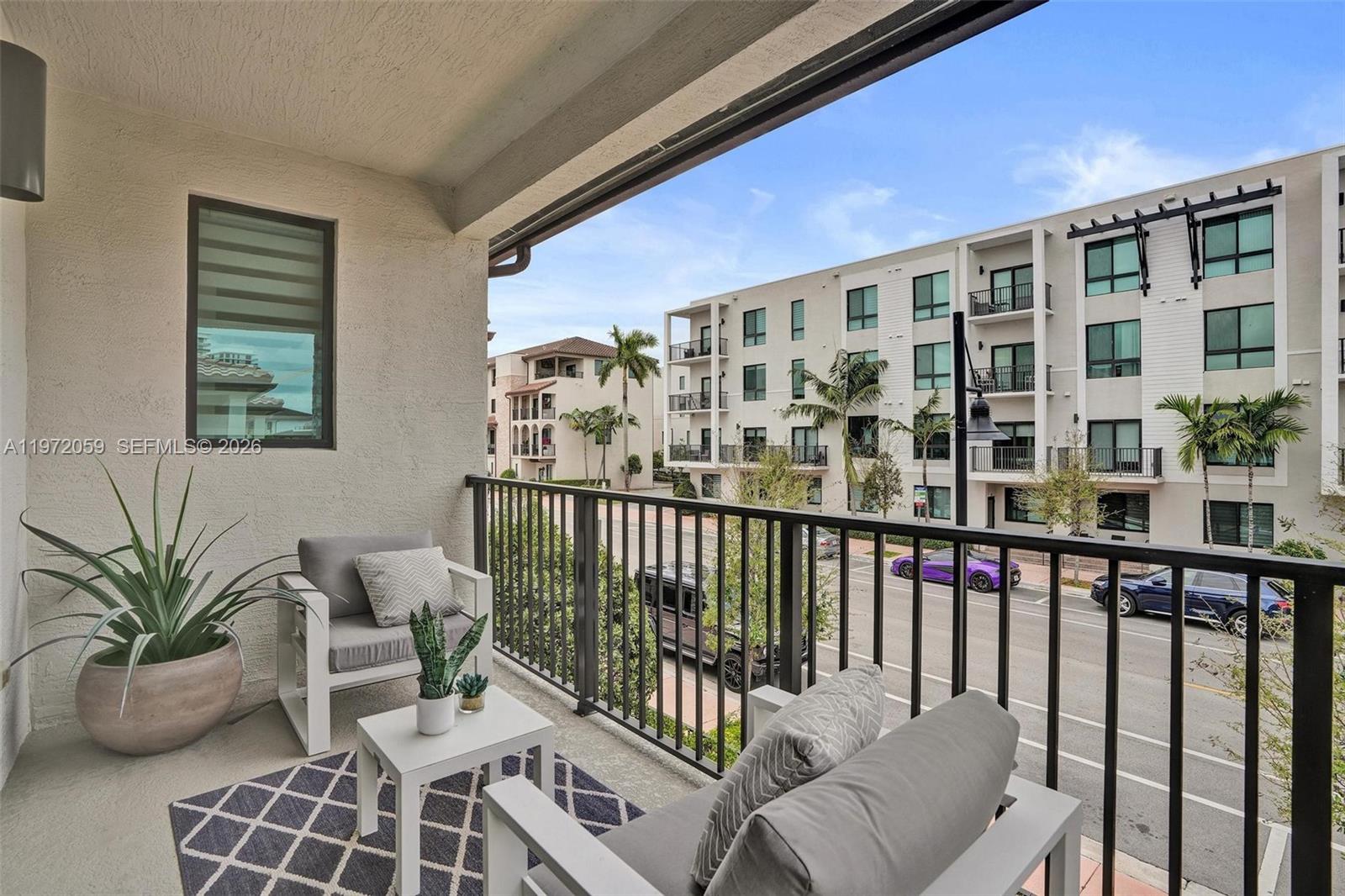 DOWNTOWN DORAL SOUTH PHAS - Residential