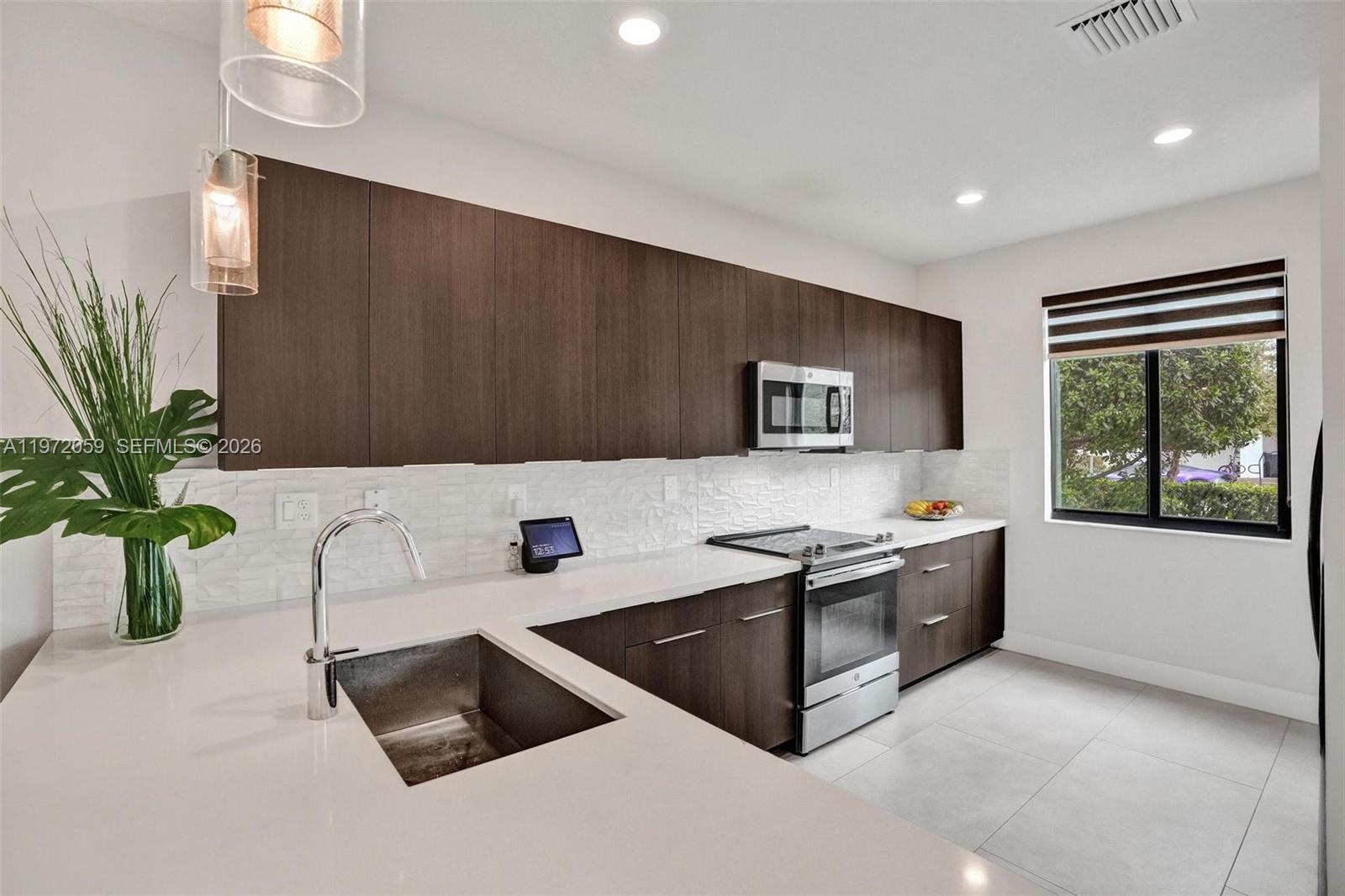 DOWNTOWN DORAL SOUTH PHAS - Residential