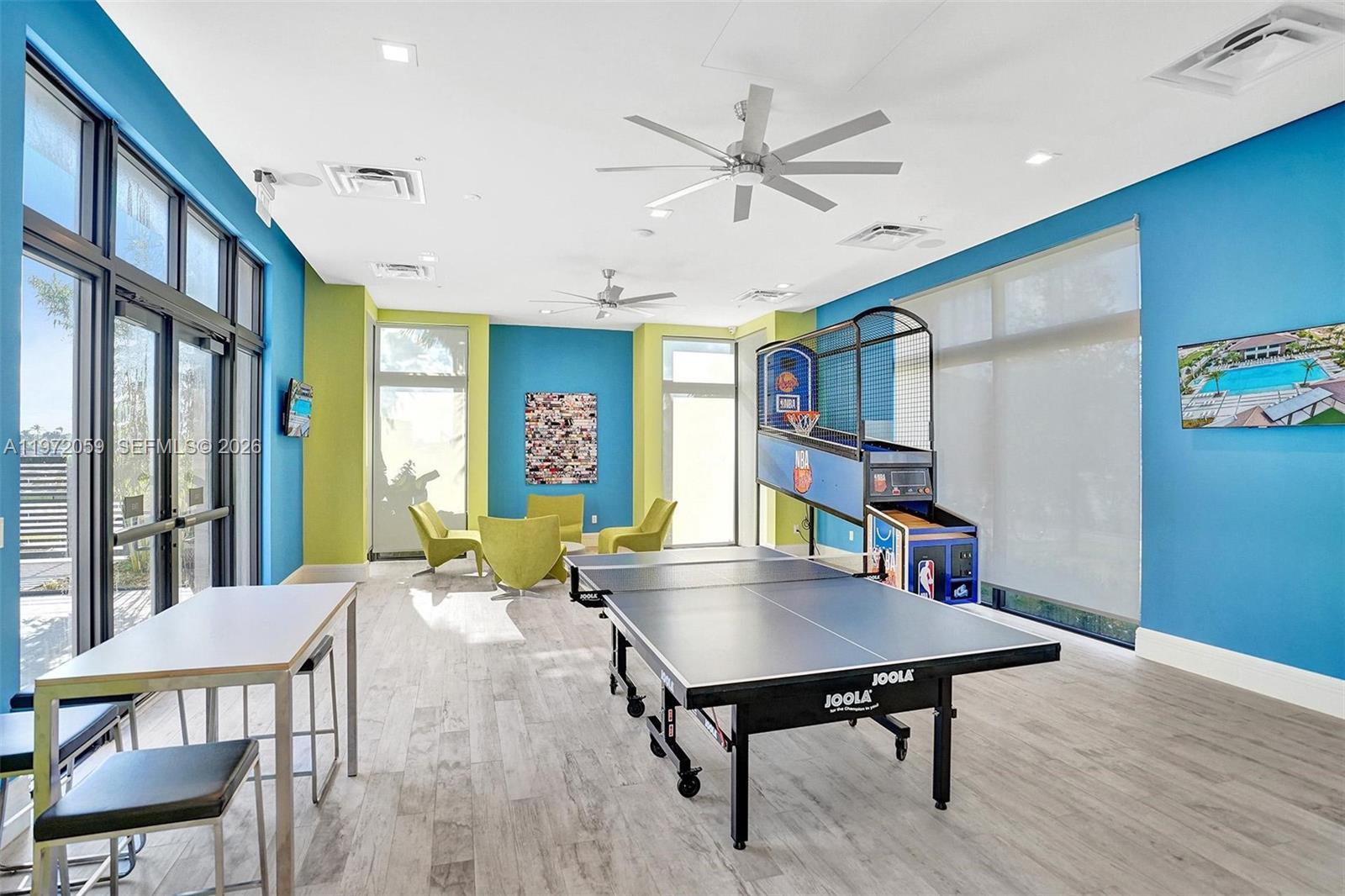 DOWNTOWN DORAL SOUTH PHAS - Residential