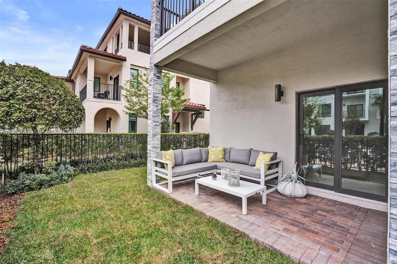 DOWNTOWN DORAL SOUTH PHAS - Residential