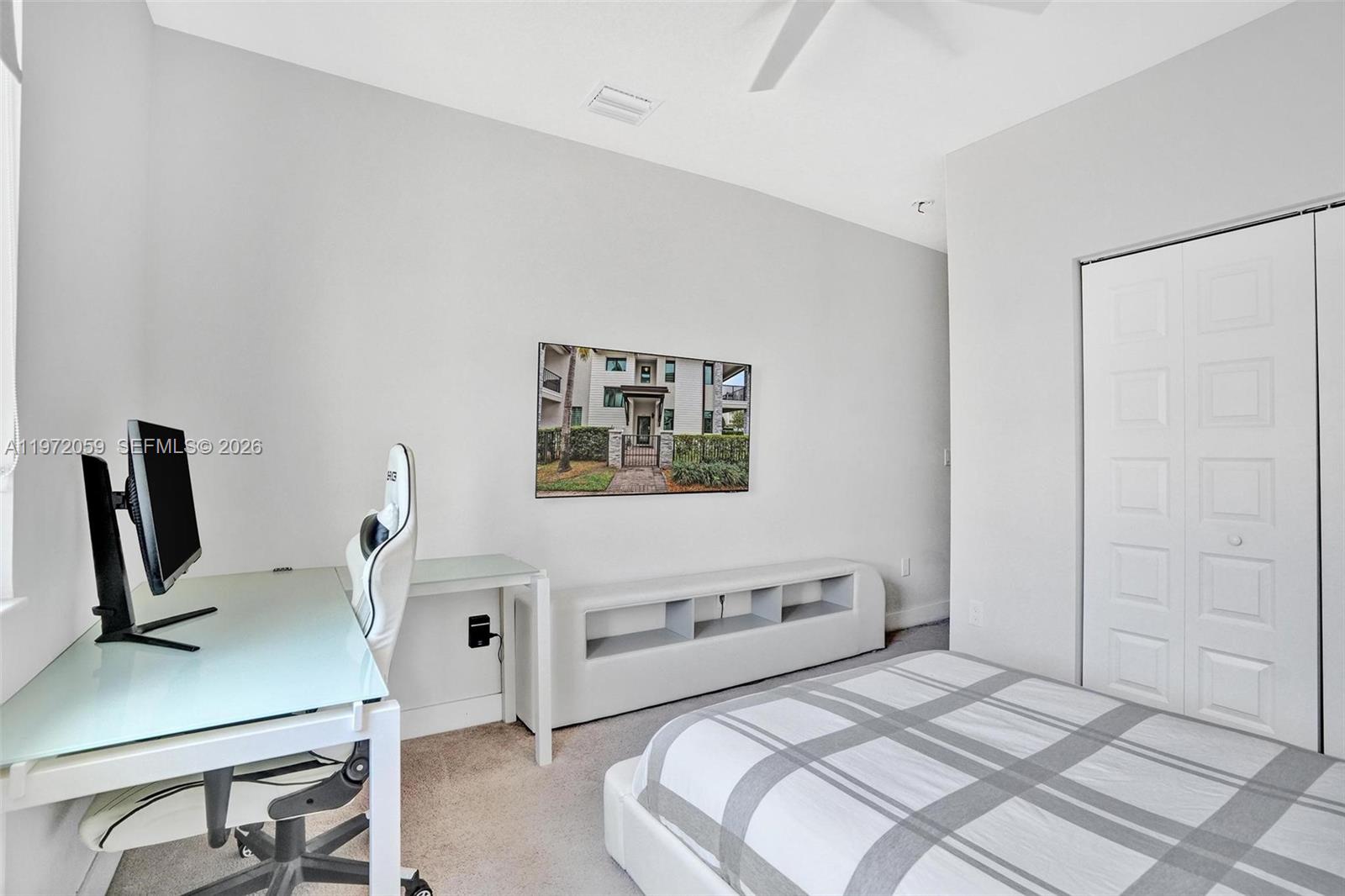 DOWNTOWN DORAL SOUTH PHAS - Residential