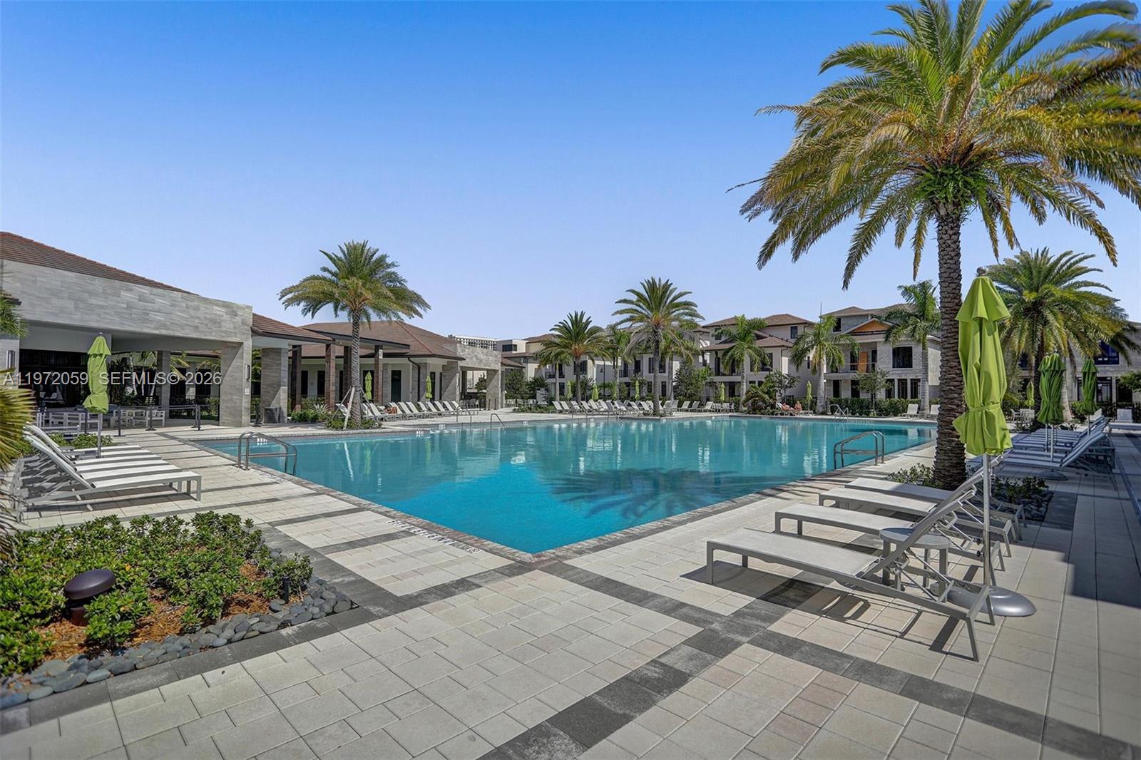 DOWNTOWN DORAL SOUTH PHAS - Residential