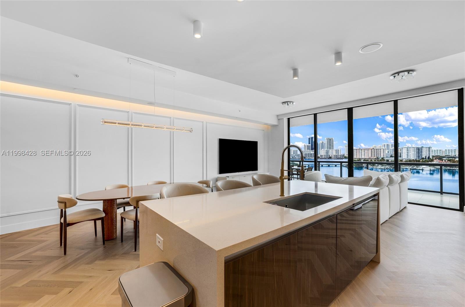 ECHO CONDO - Residential