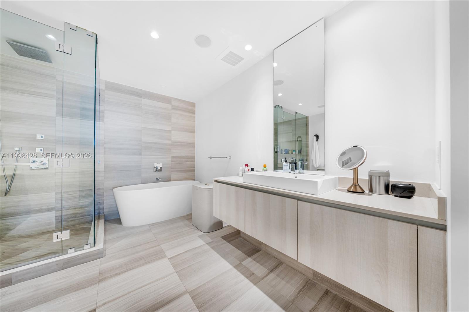 ECHO CONDO - Residential