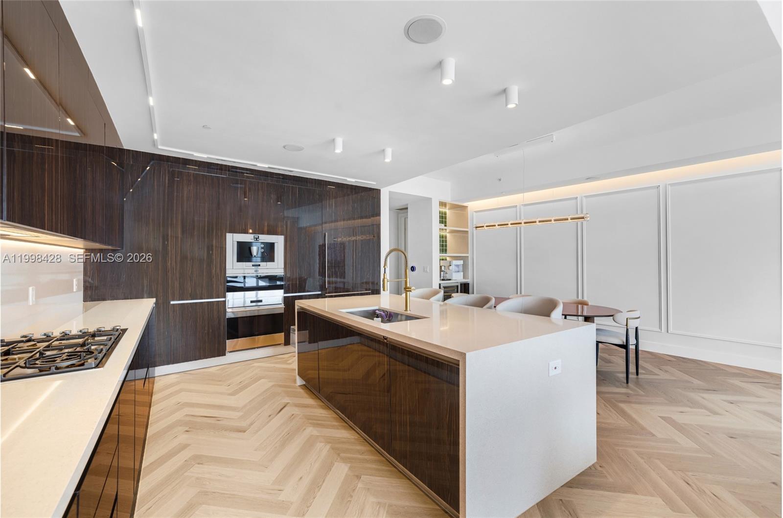 ECHO CONDO - Residential