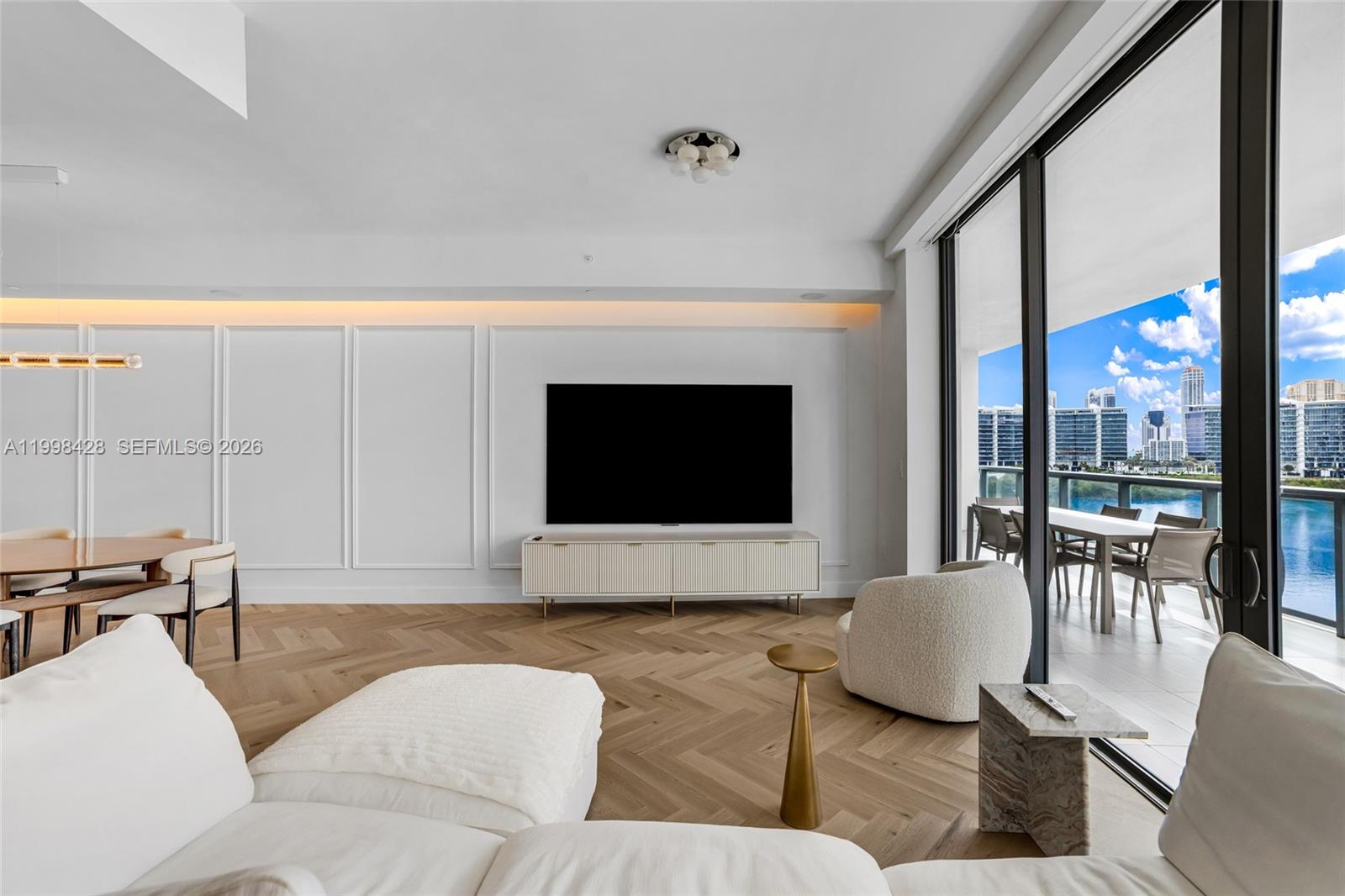 ECHO CONDO - Residential