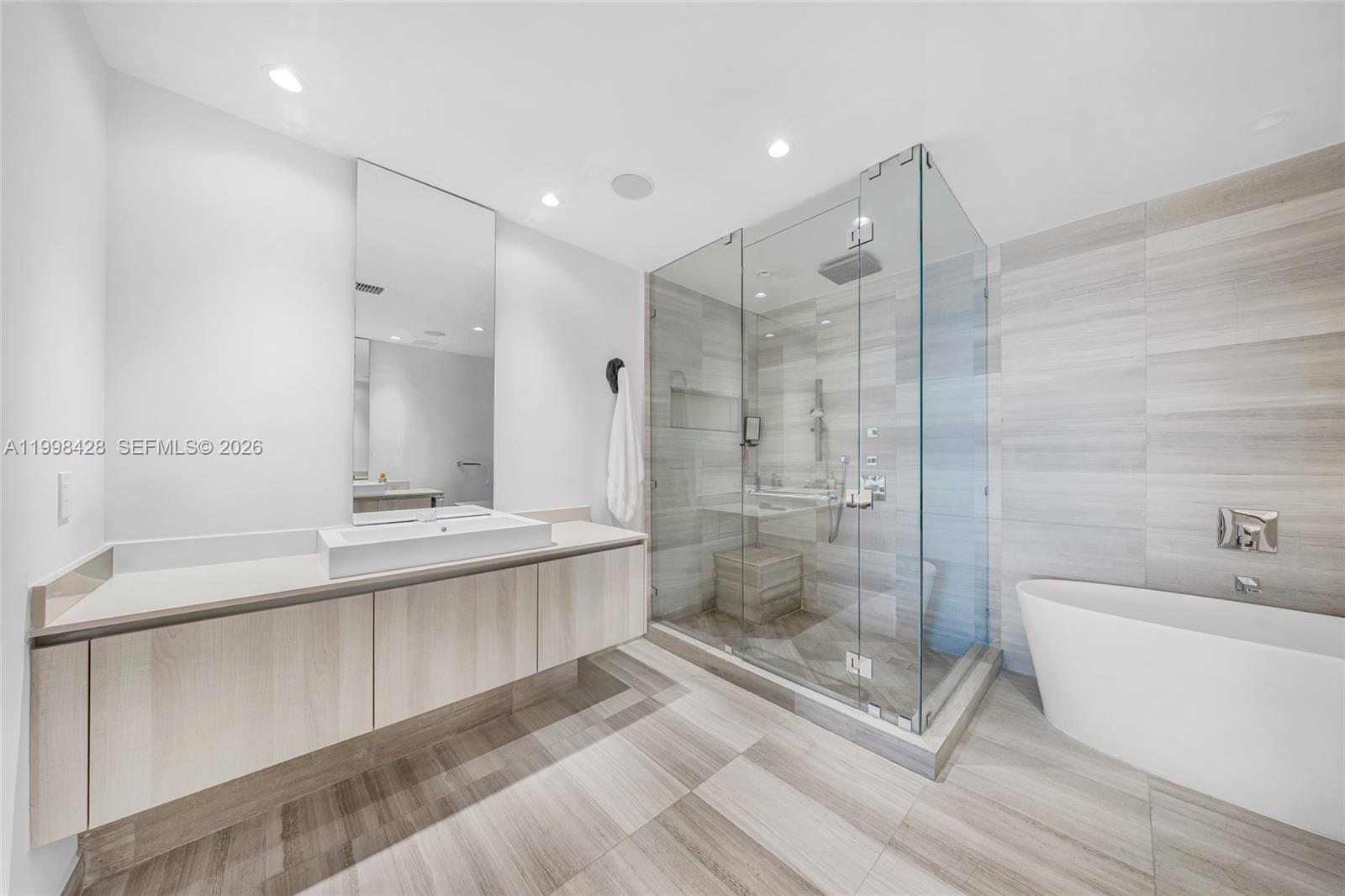 ECHO CONDO - Residential