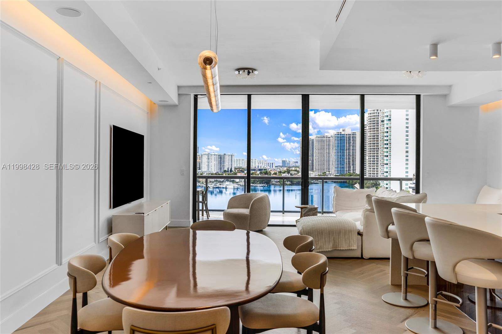 ECHO CONDO - Residential