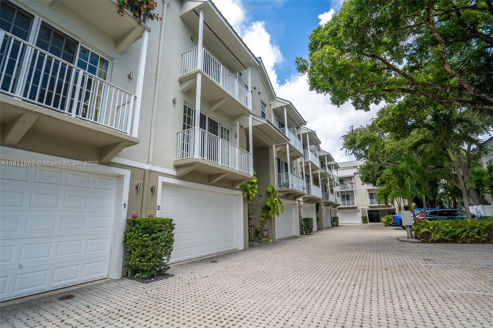 2685 Ne 9th Ave 4, Wilton Manors, Broward County, Florida - 3 Bedrooms  
4 Bathrooms - 