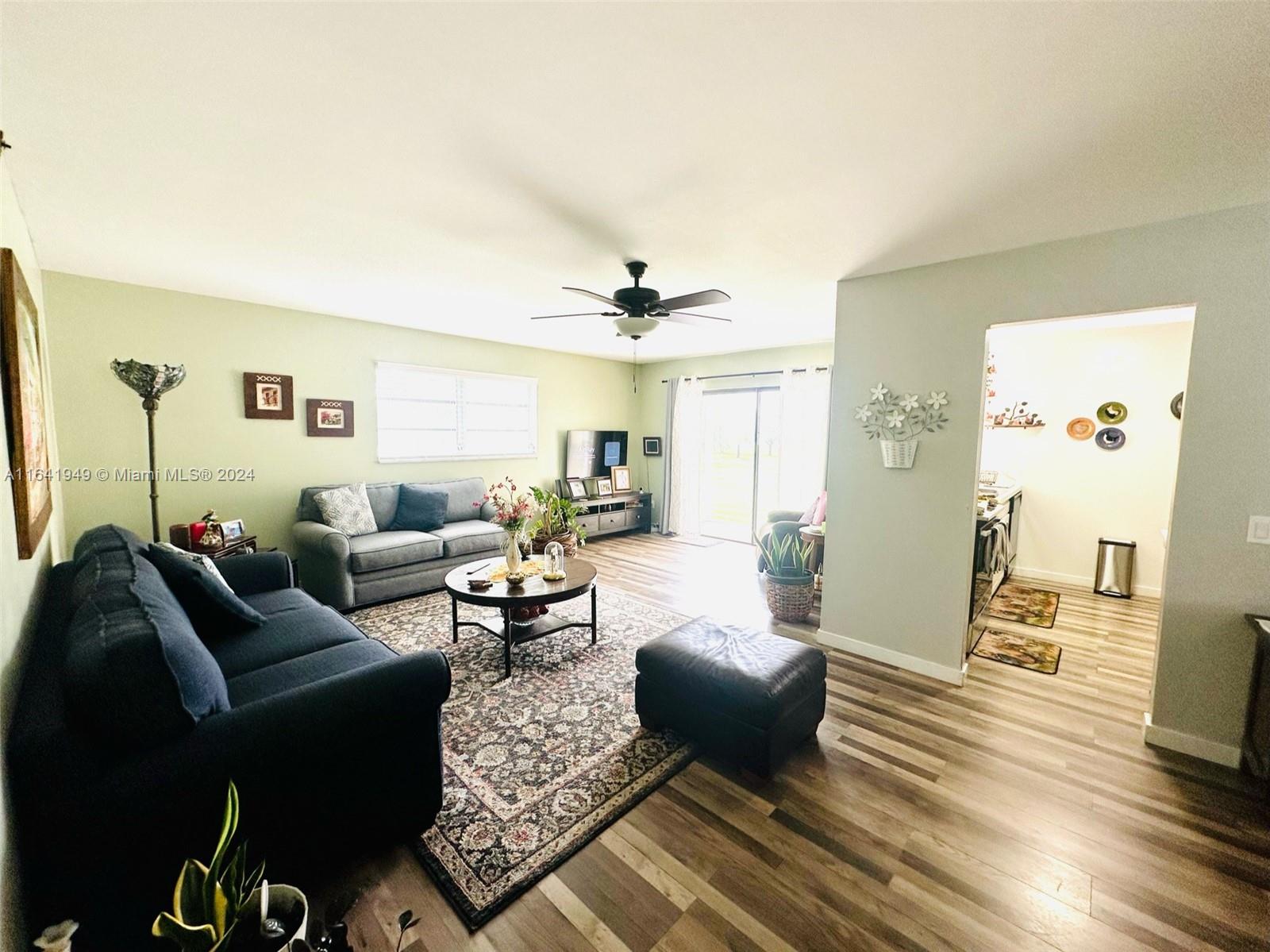 ARROWHEAD CONDO NO V - Residential