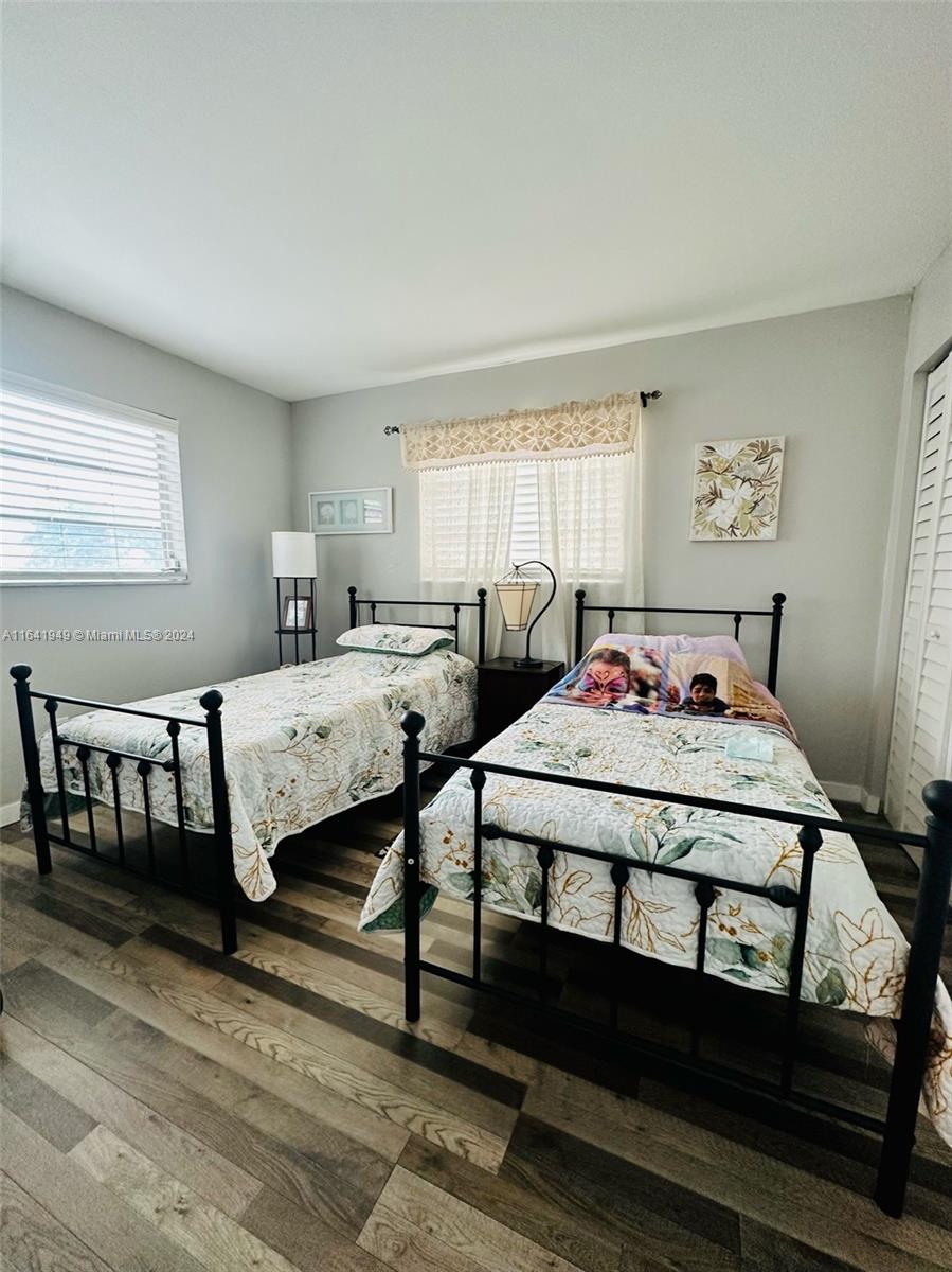 ARROWHEAD CONDO NO V - Residential