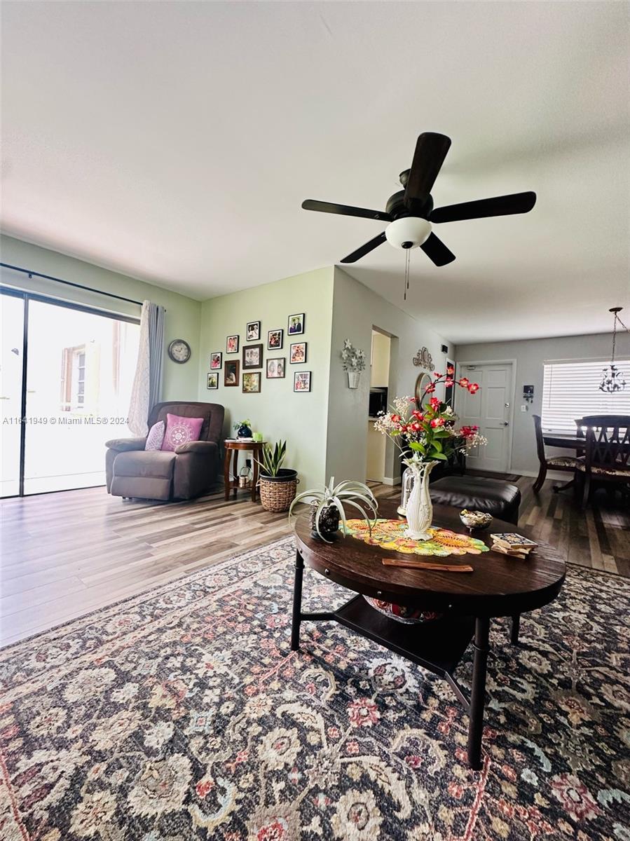 ARROWHEAD CONDO NO V - Residential