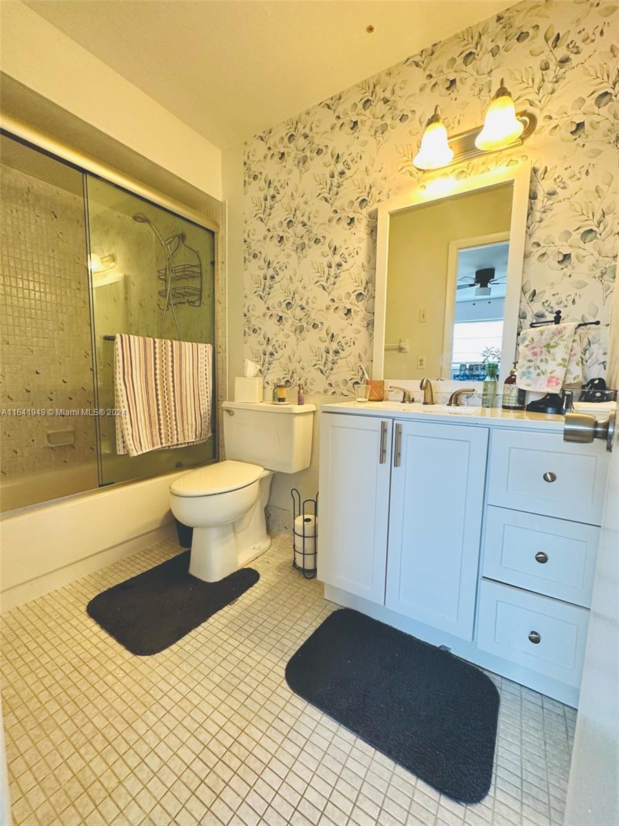 ARROWHEAD CONDO NO V - Residential