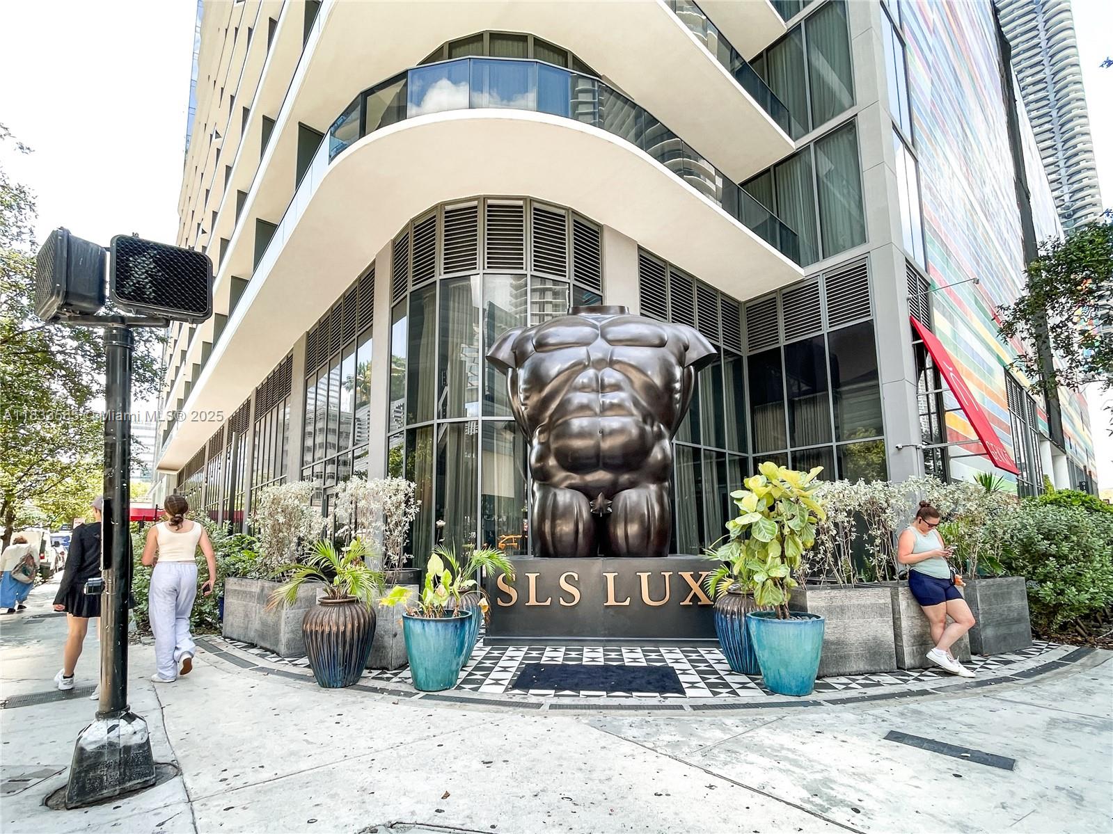 801 SMA RESIDENCES CONDO - Residential