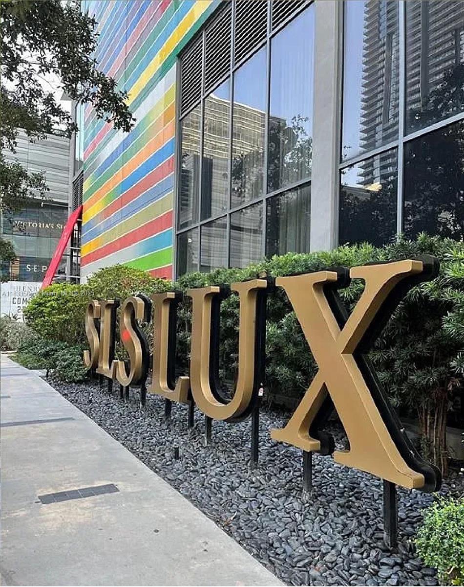 801 SMA RESIDENCES CONDO - Residential