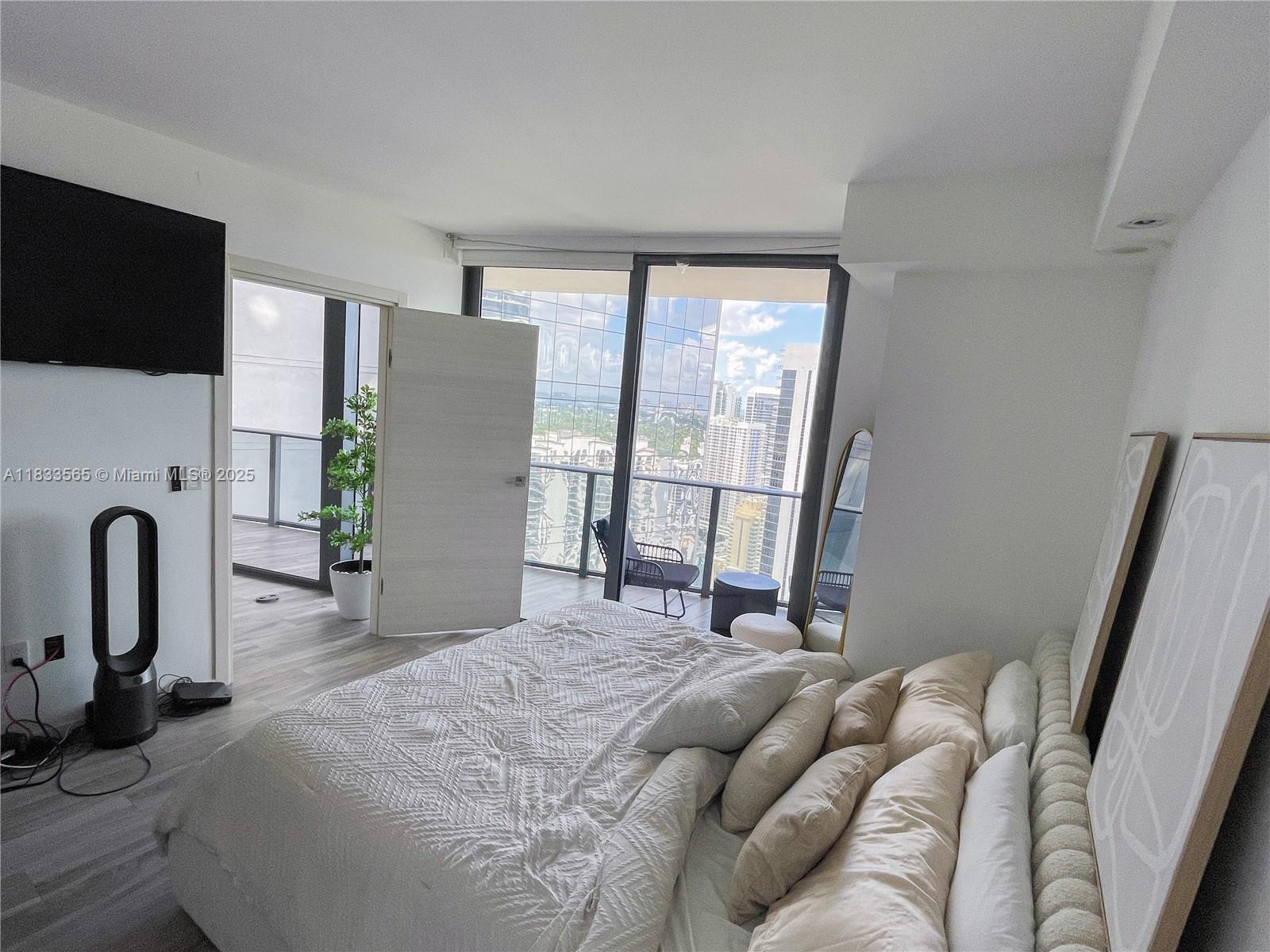 801 SMA RESIDENCES CONDO - Residential