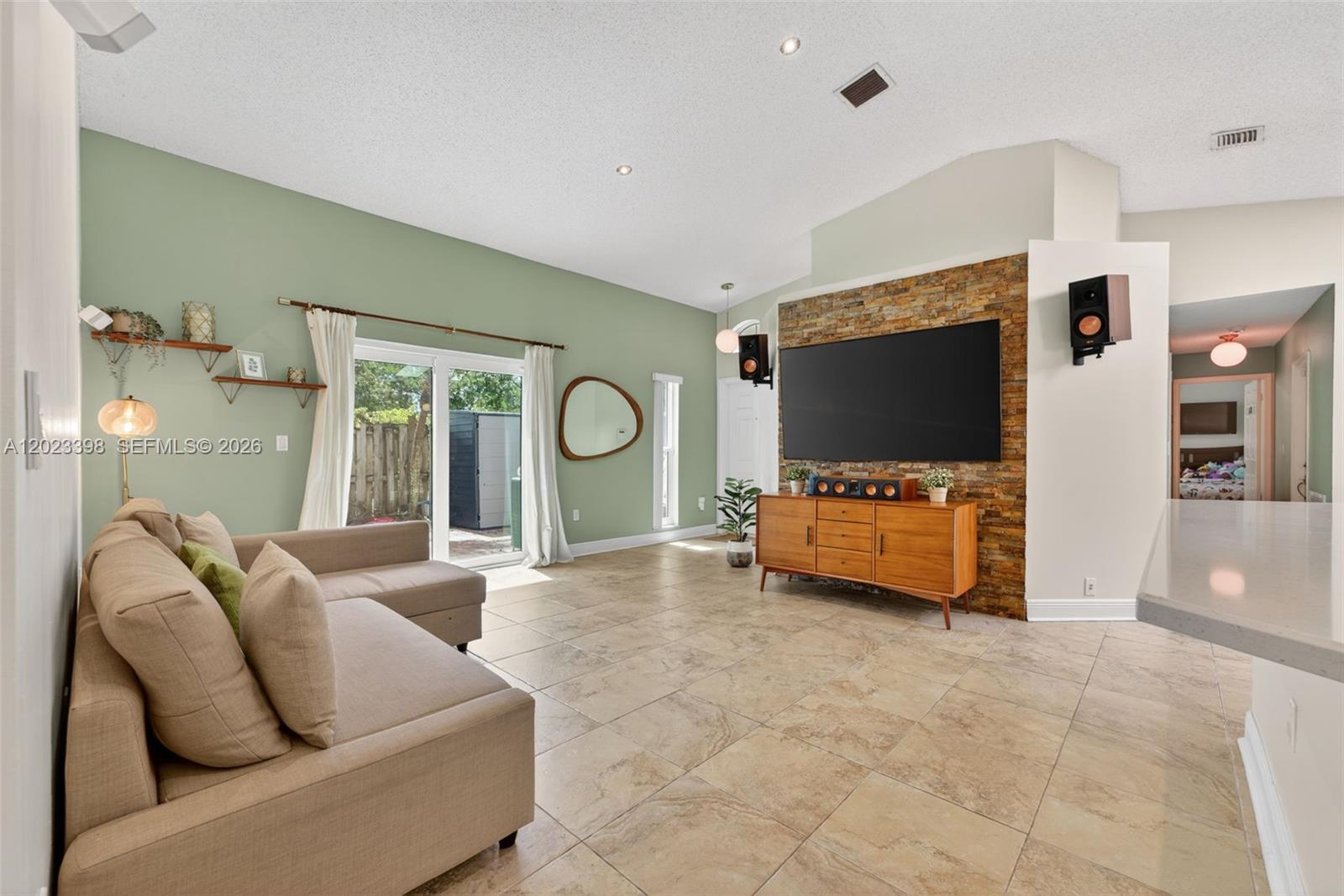 OAK CREEK - Residential