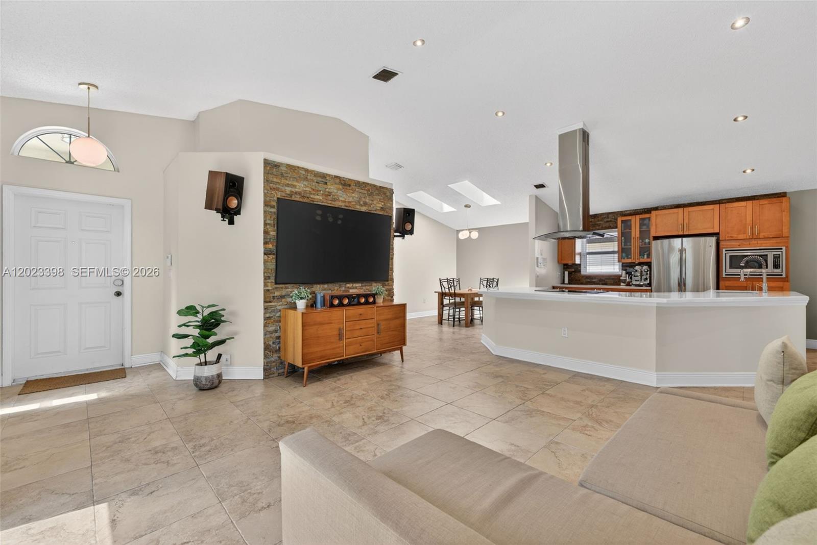 OAK CREEK - Residential
