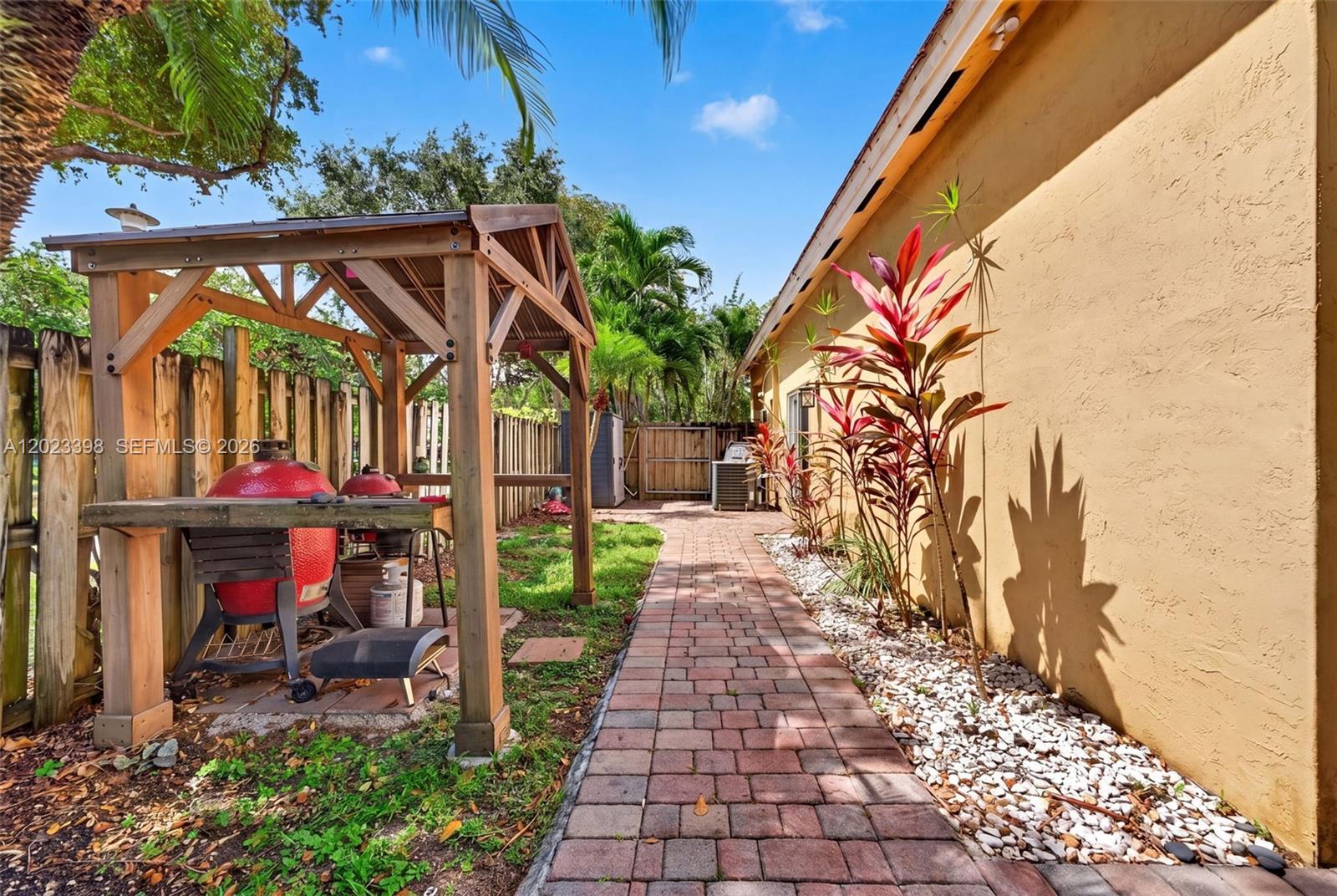 OAK CREEK - Residential