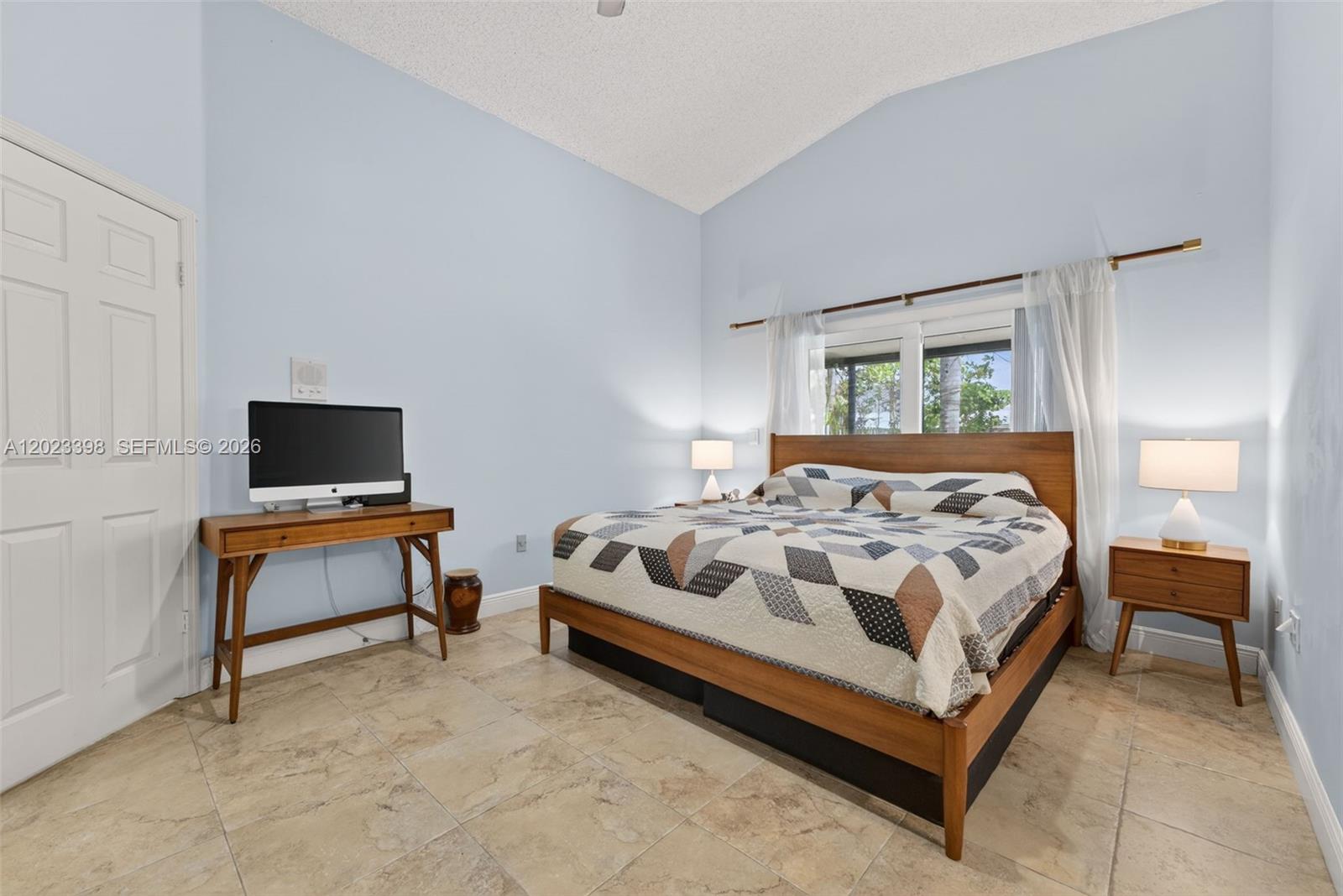 OAK CREEK - Residential