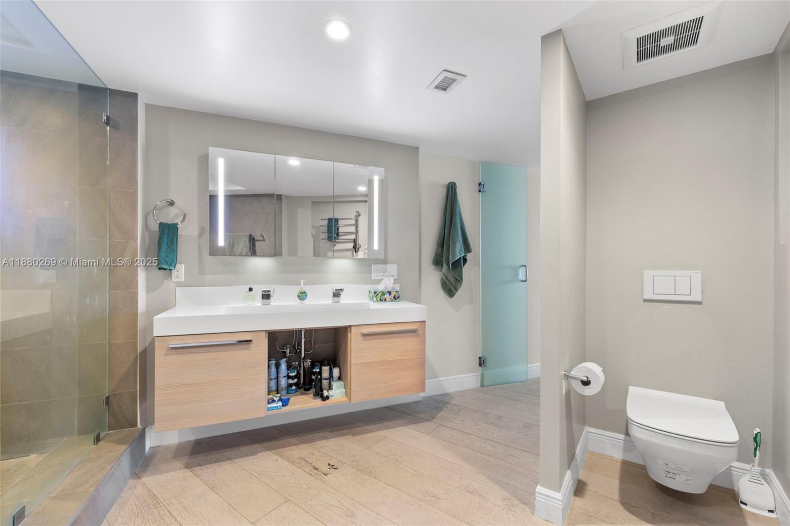 FIFTY SIX-SIXTY COLLINS A - Residential