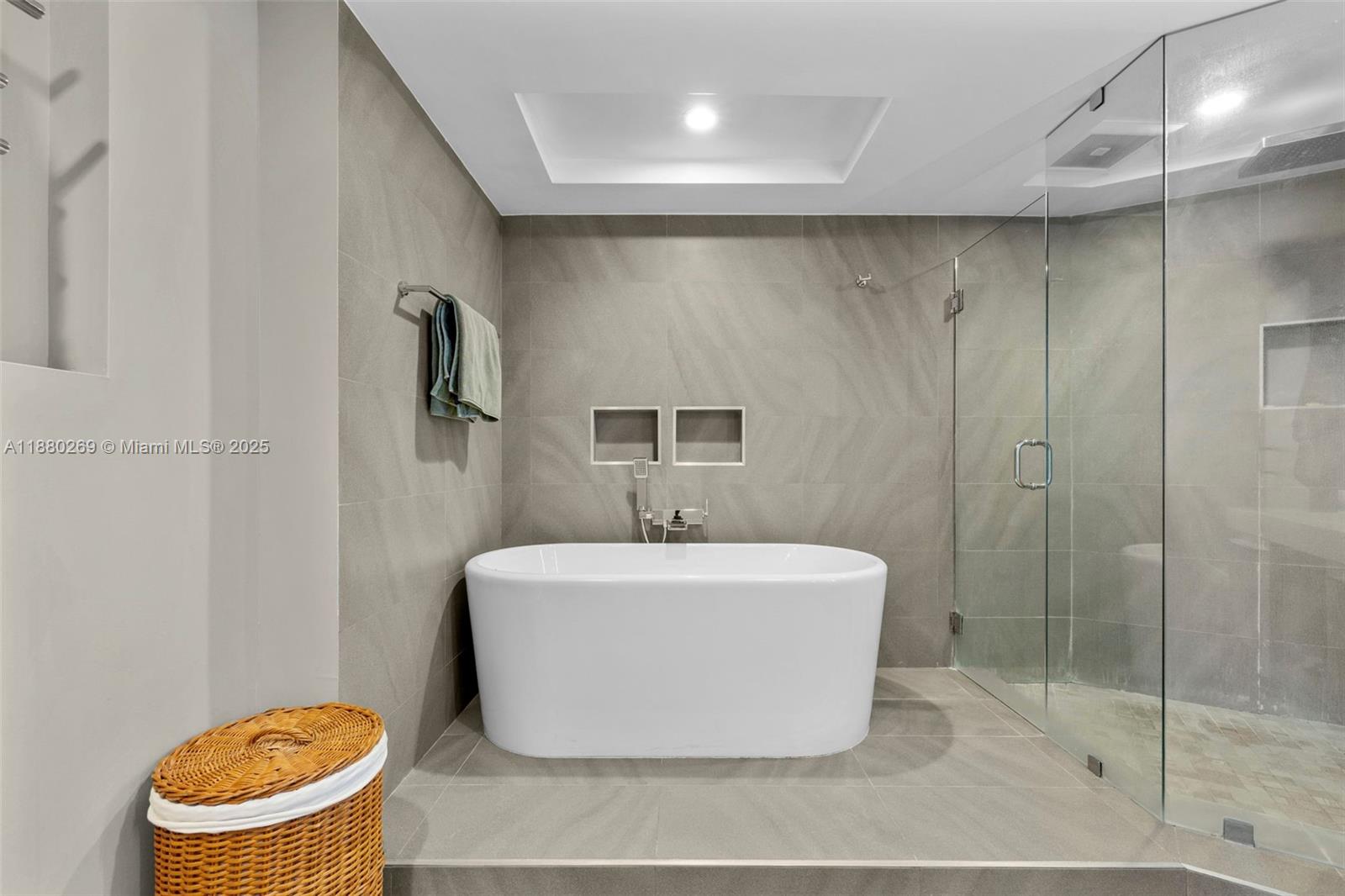 FIFTY SIX-SIXTY COLLINS A - Residential