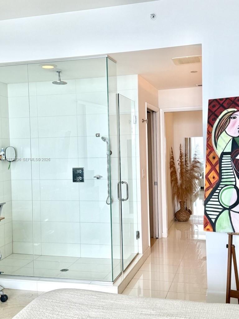 2020 N Bayshore Dr 2704