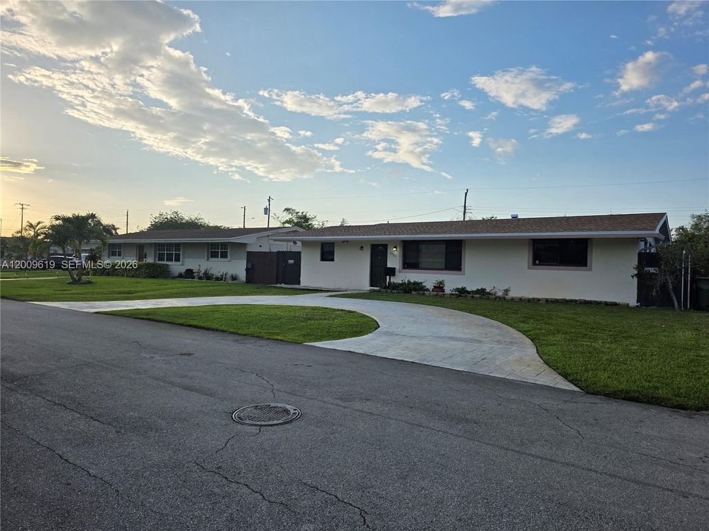 Photo of 7921 NW 12th St, Pembroke Pines, FL 33024 (MLS # A12009619)