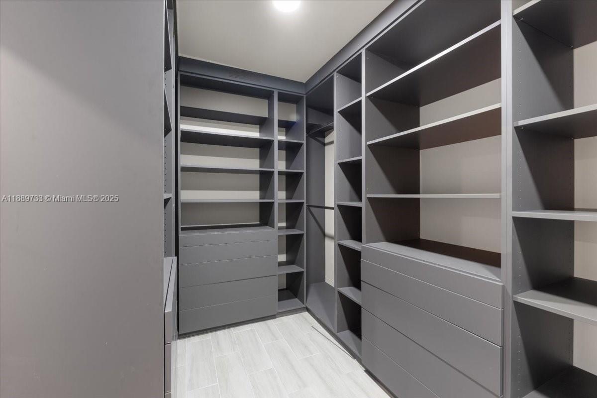 1ST ADDN BISCAYNE LAWN - Residential