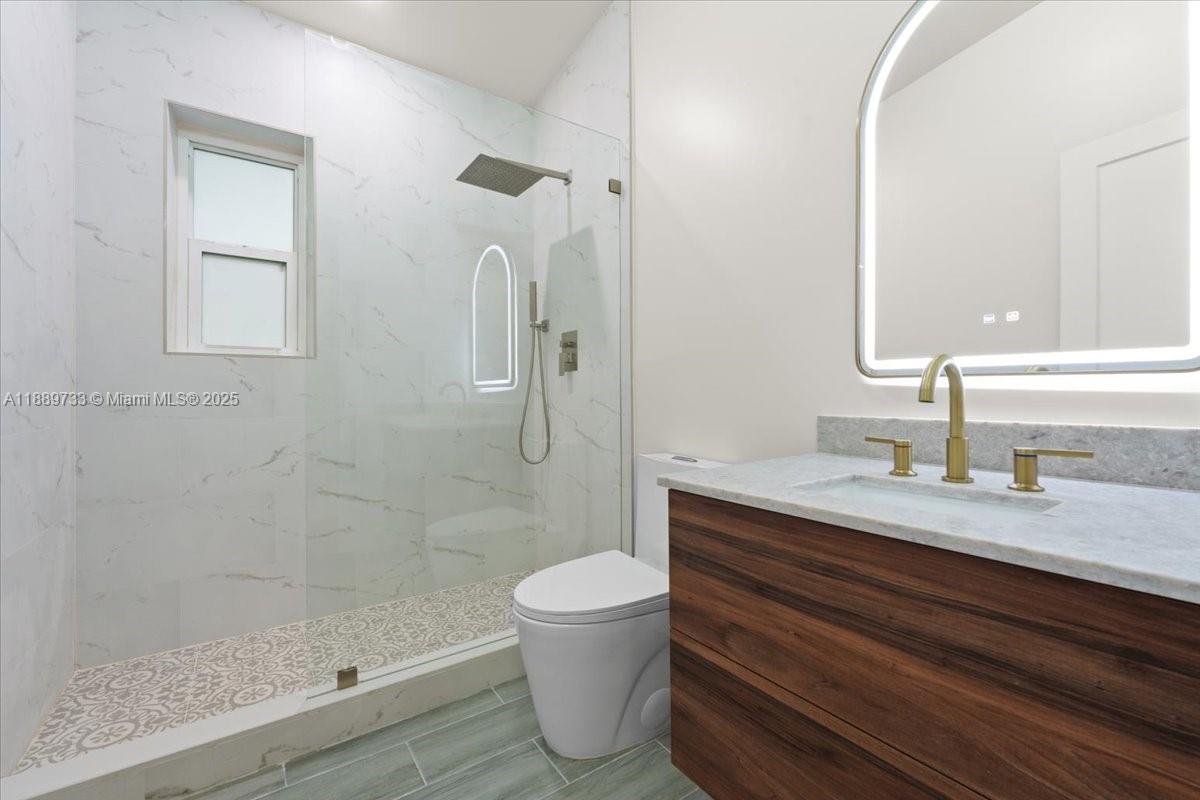 1ST ADDN BISCAYNE LAWN - Residential