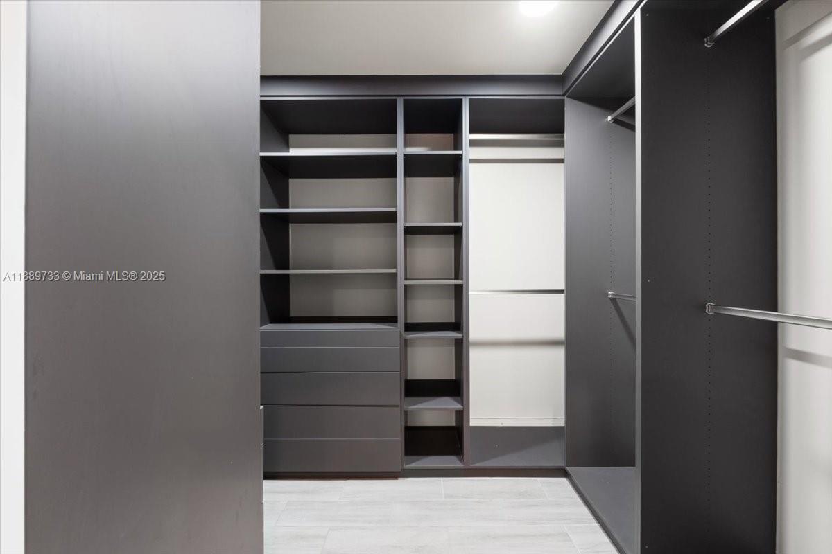 1ST ADDN BISCAYNE LAWN - Residential