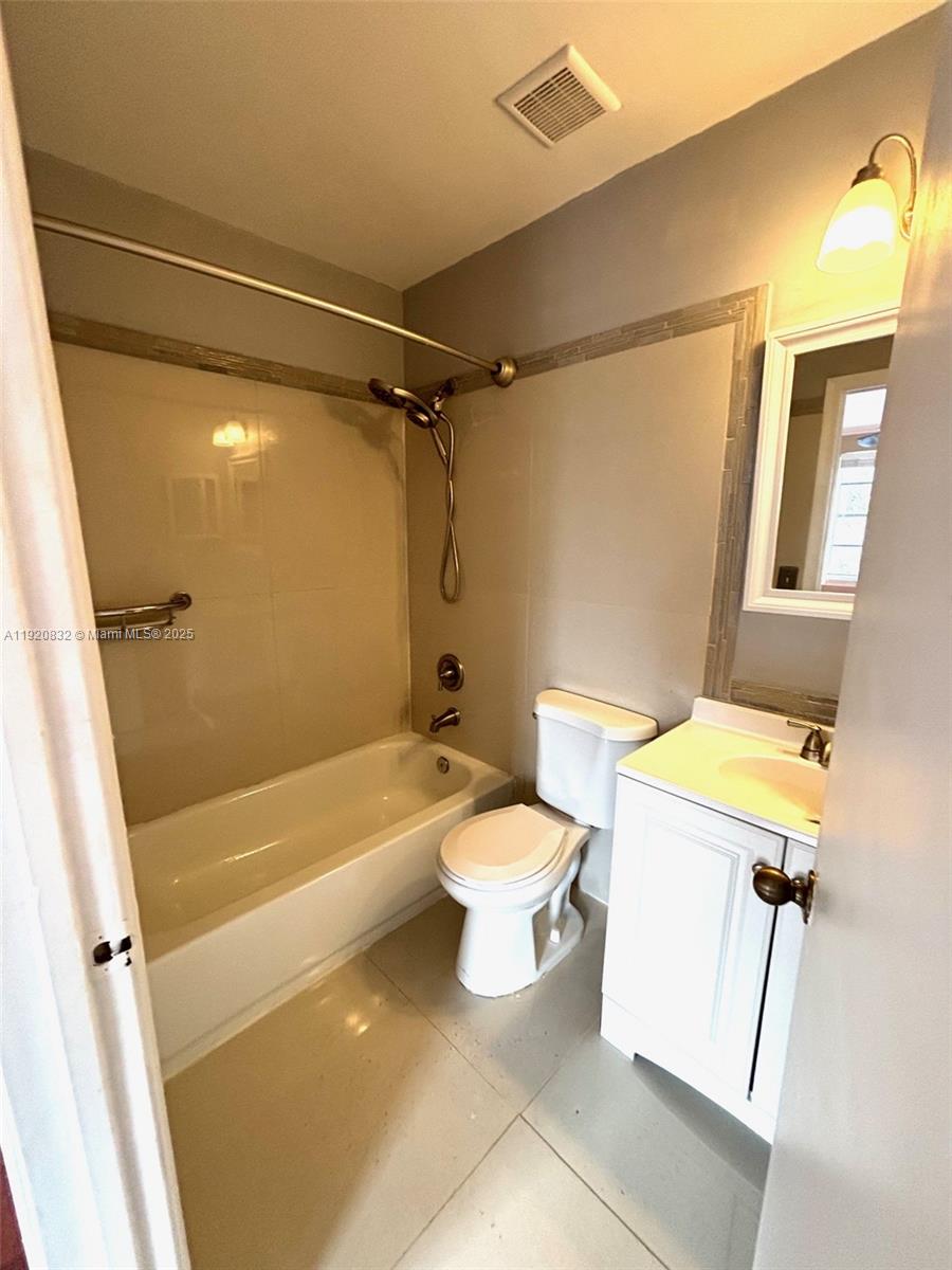 BANYAN OAKRIDGE COMMERCIA - Residential Lease