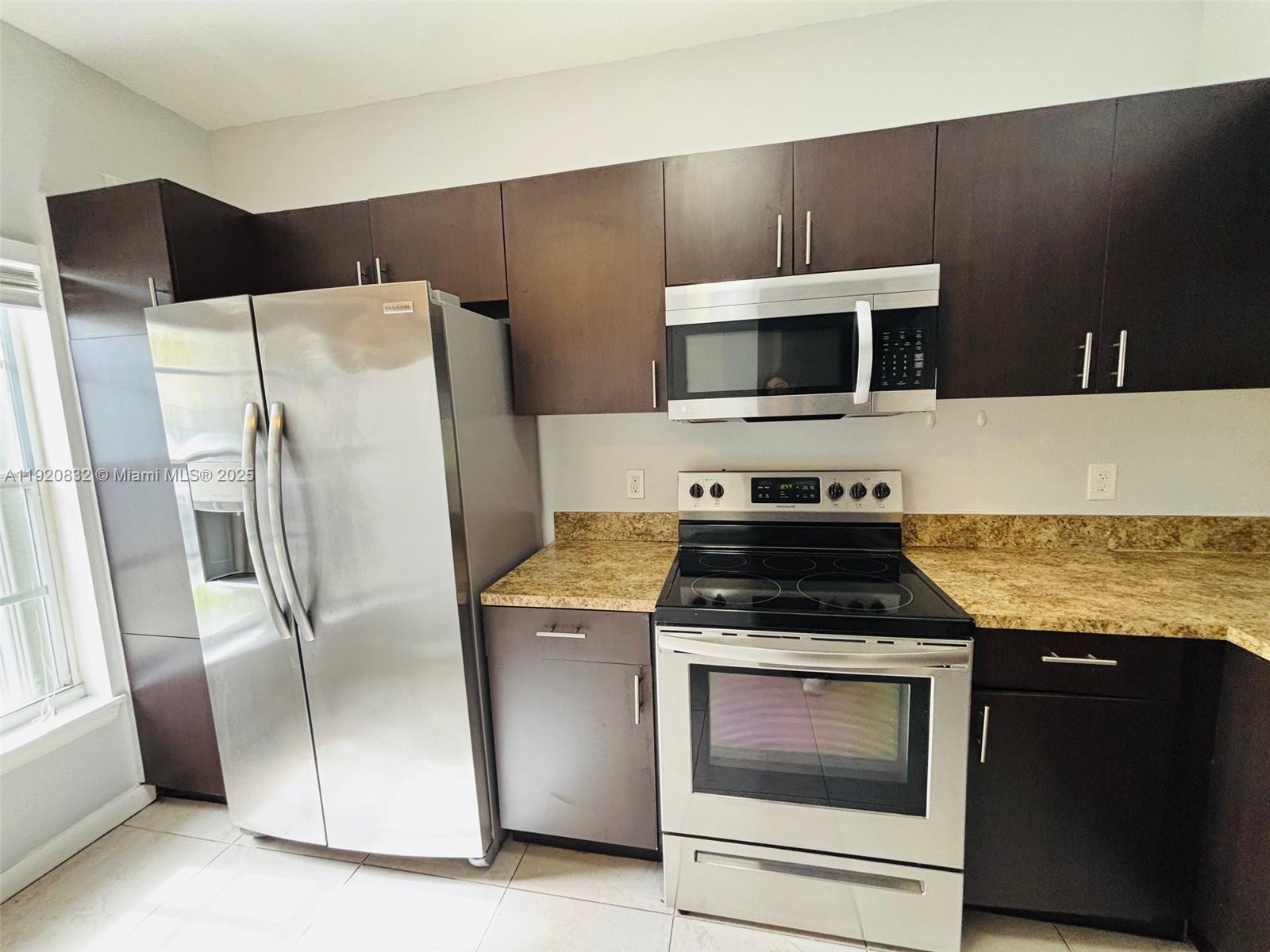 BANYAN OAKRIDGE COMMERCIA - Residential Lease