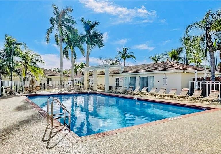 BANYAN OAKRIDGE COMMERCIA - Residential Lease