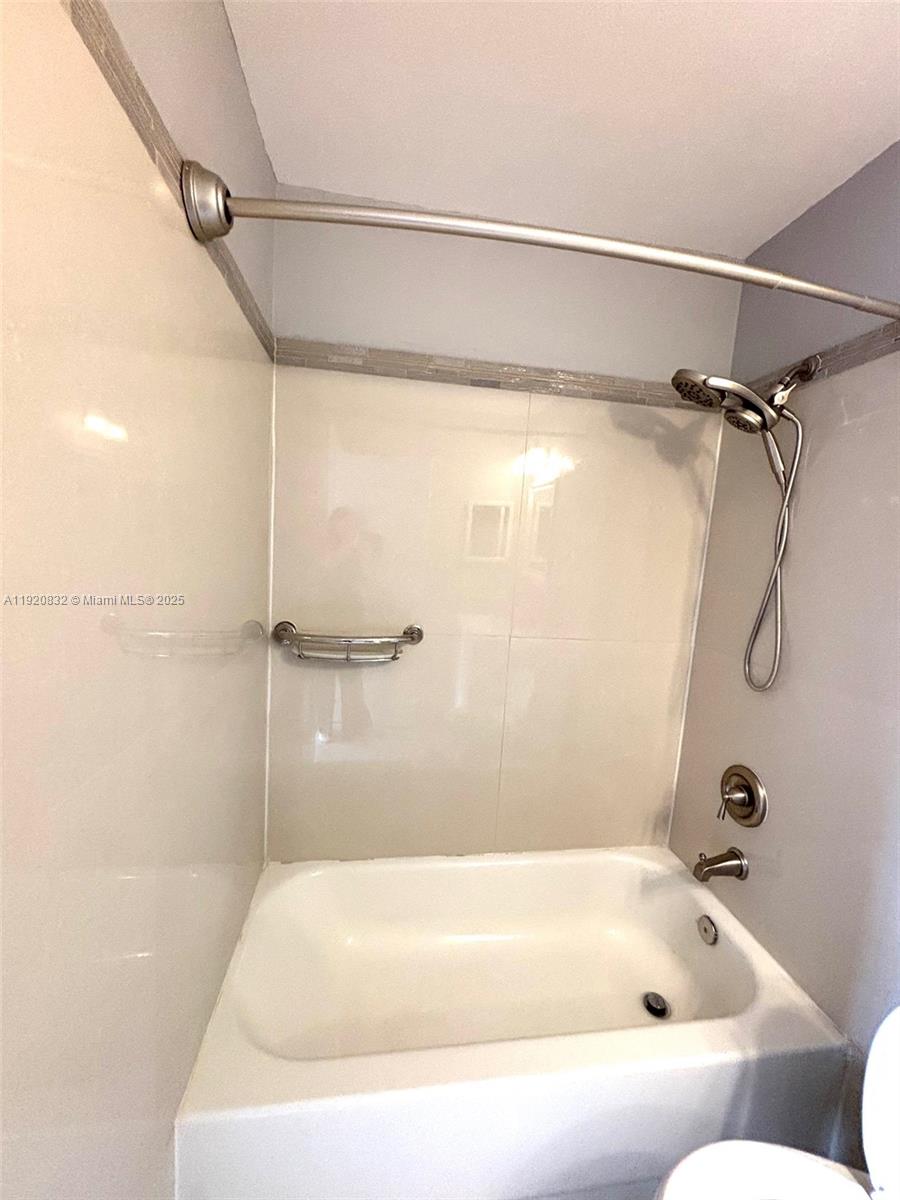 BANYAN OAKRIDGE COMMERCIA - Residential Lease