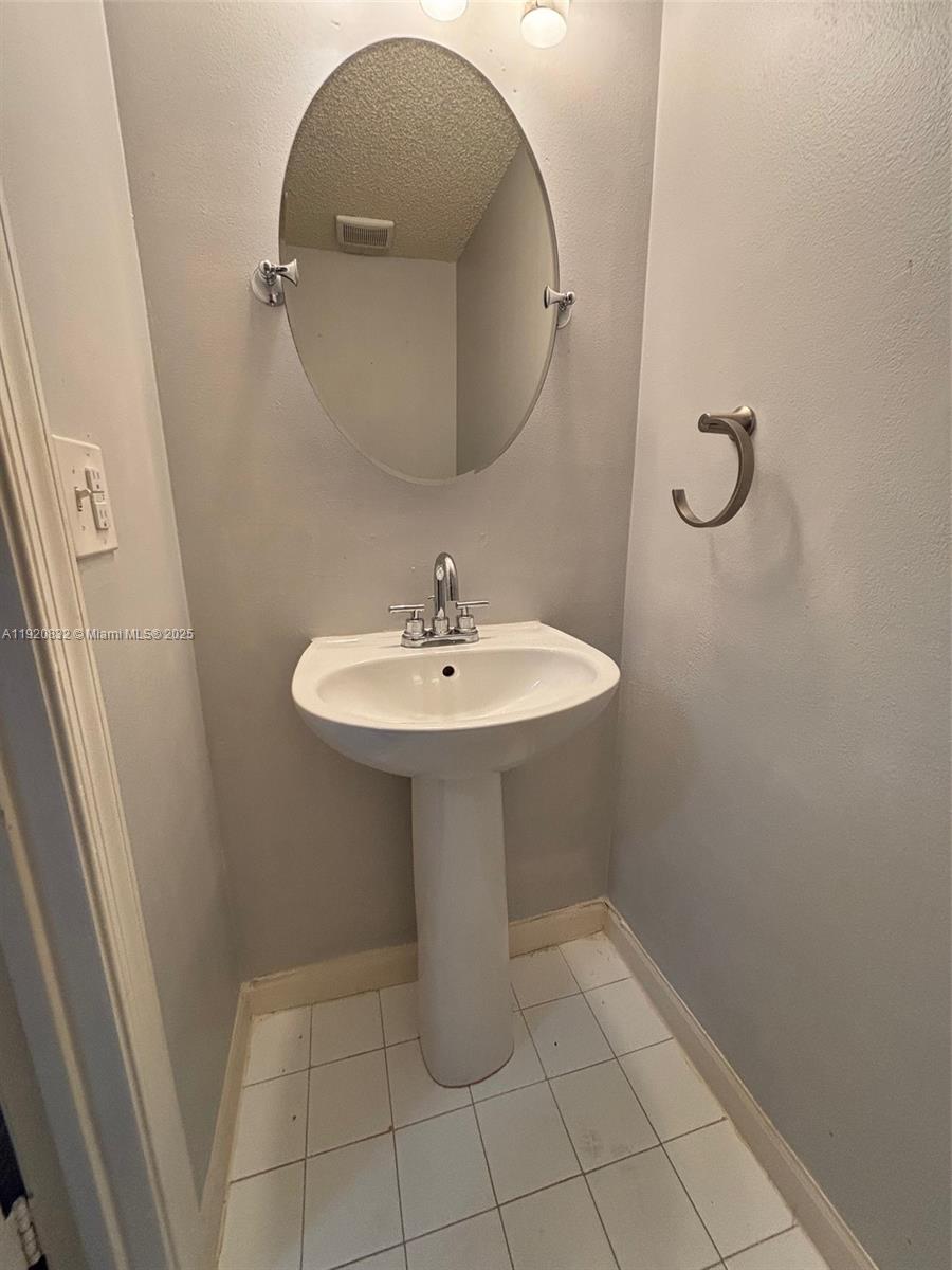 BANYAN OAKRIDGE COMMERCIA - Residential Lease