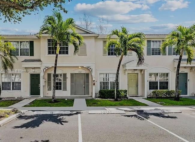 BANYAN OAKRIDGE COMMERCIA - Residential Lease