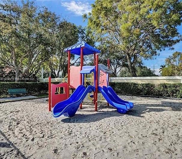 BANYAN OAKRIDGE COMMERCIA - Residential Lease