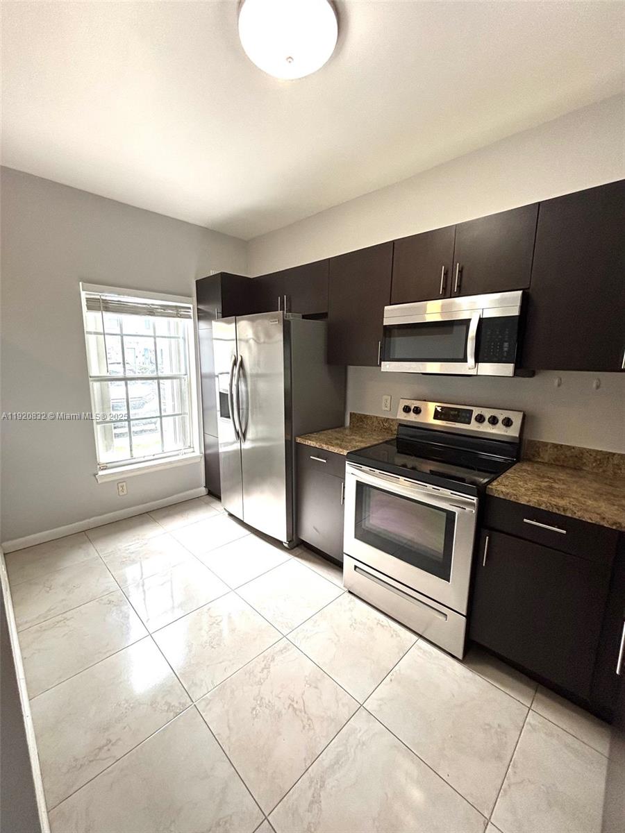 BANYAN OAKRIDGE COMMERCIA - Residential Lease