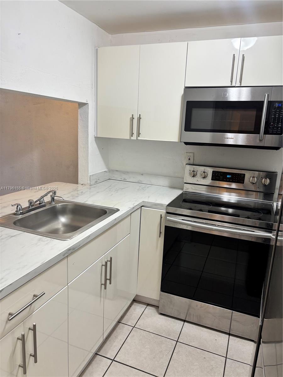 Property for Sale at 4550 Nw 9th St 114E, Miami, Broward County, Florida - Bedrooms: 1 
Bathrooms: 1  - $200,000