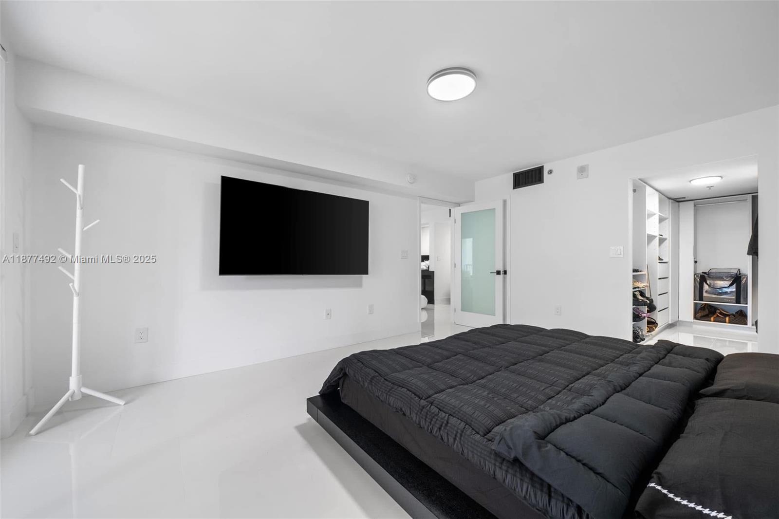 THE CLUB AT BRICKELL BAY - Residential Lease