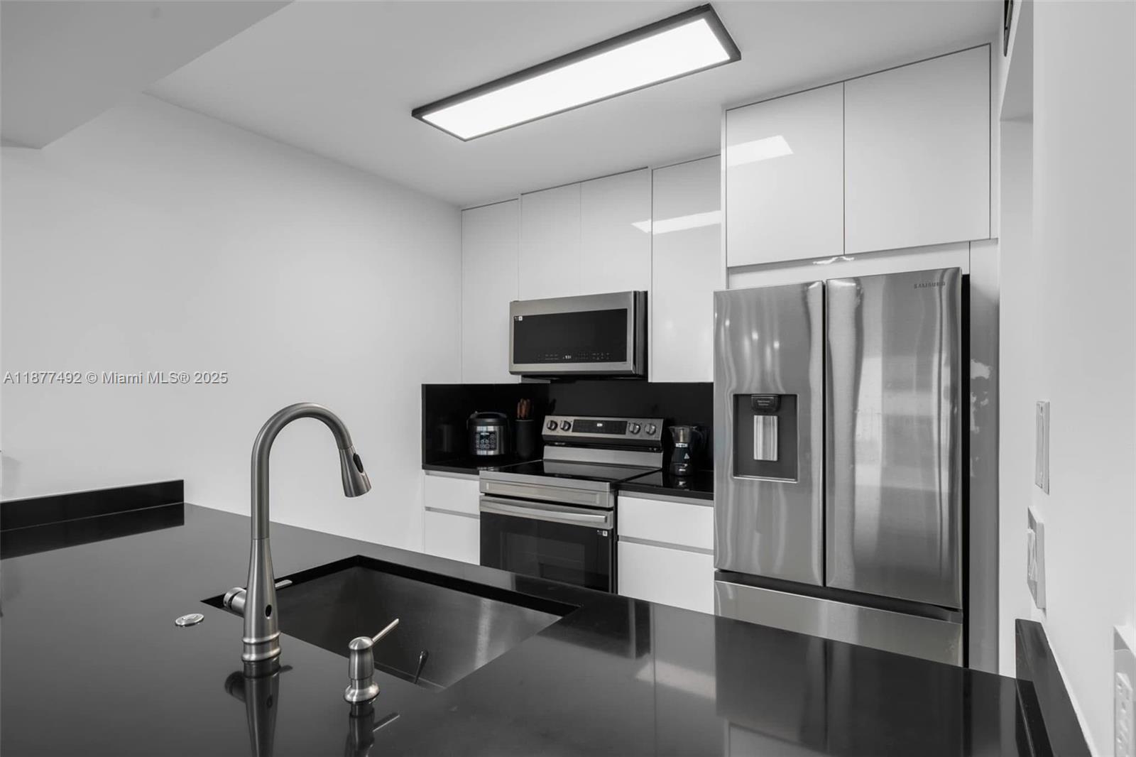 THE CLUB AT BRICKELL BAY - Residential Lease